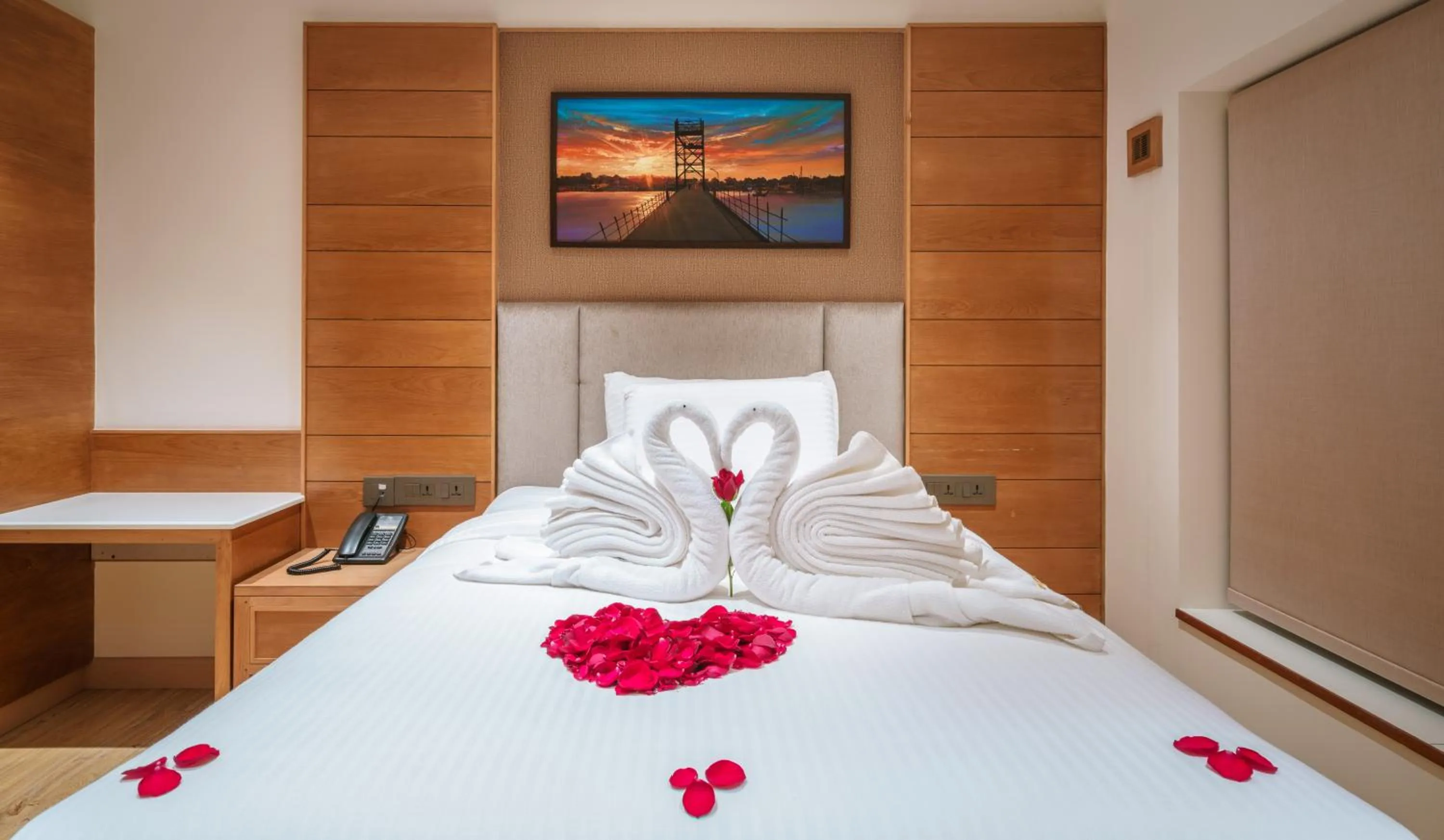 Bed in Townbridge Hotels & Suites