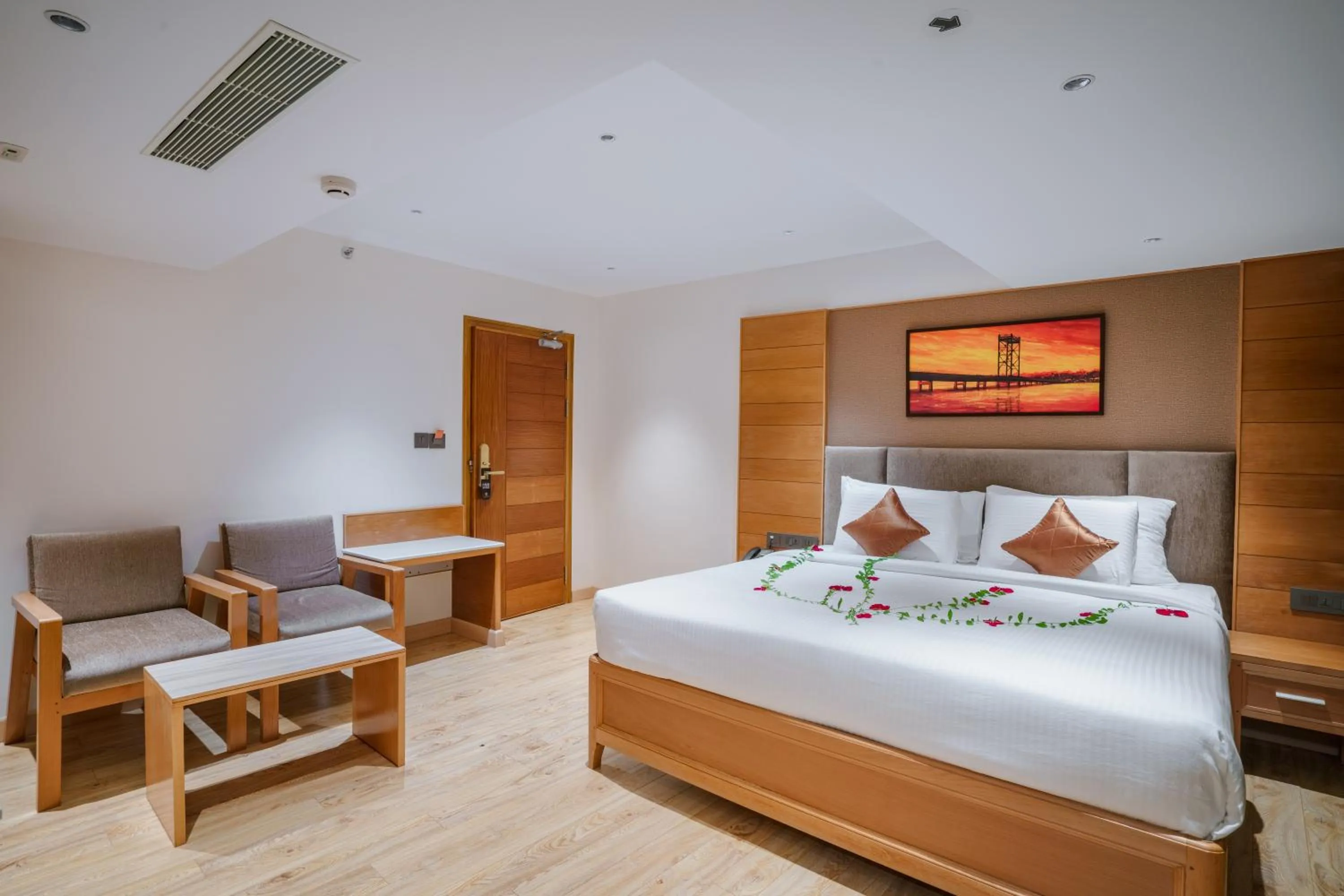 Photo of the whole room, Bed in Townbridge Hotels & Suites