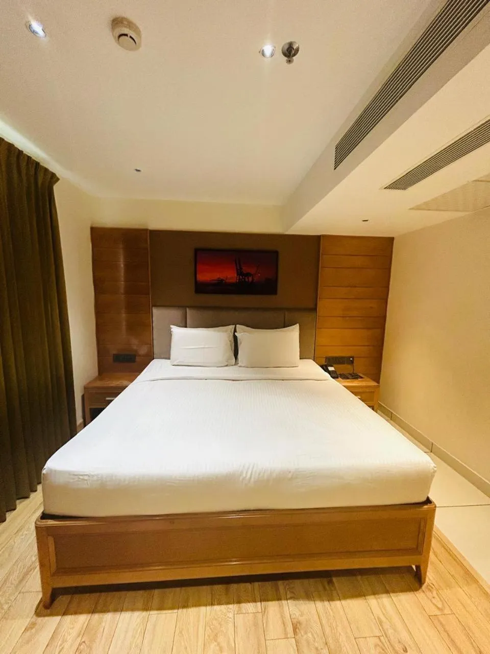 Bed in Townbridge Hotels & Suites