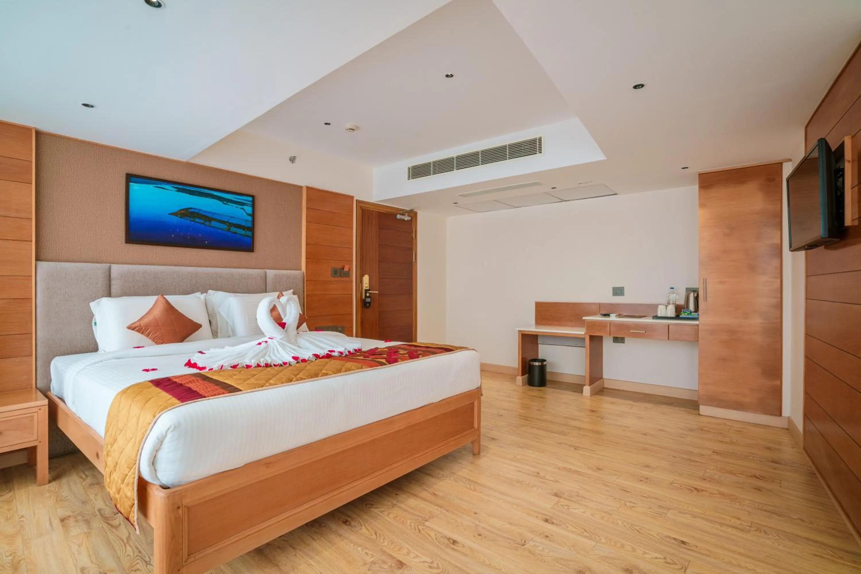 Photo of the whole room, Bed in Townbridge Hotels & Suites