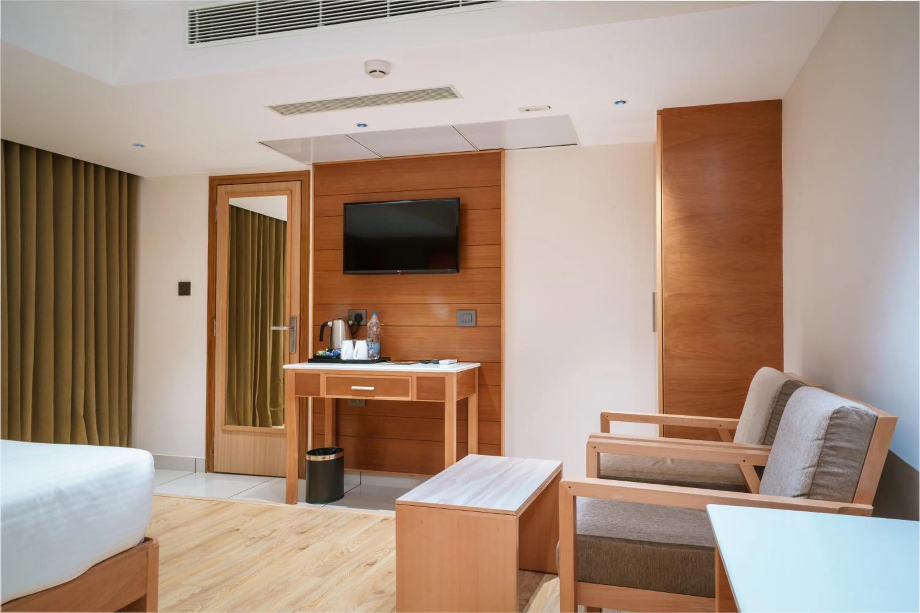 TV and multimedia in Townbridge Hotels & Suites