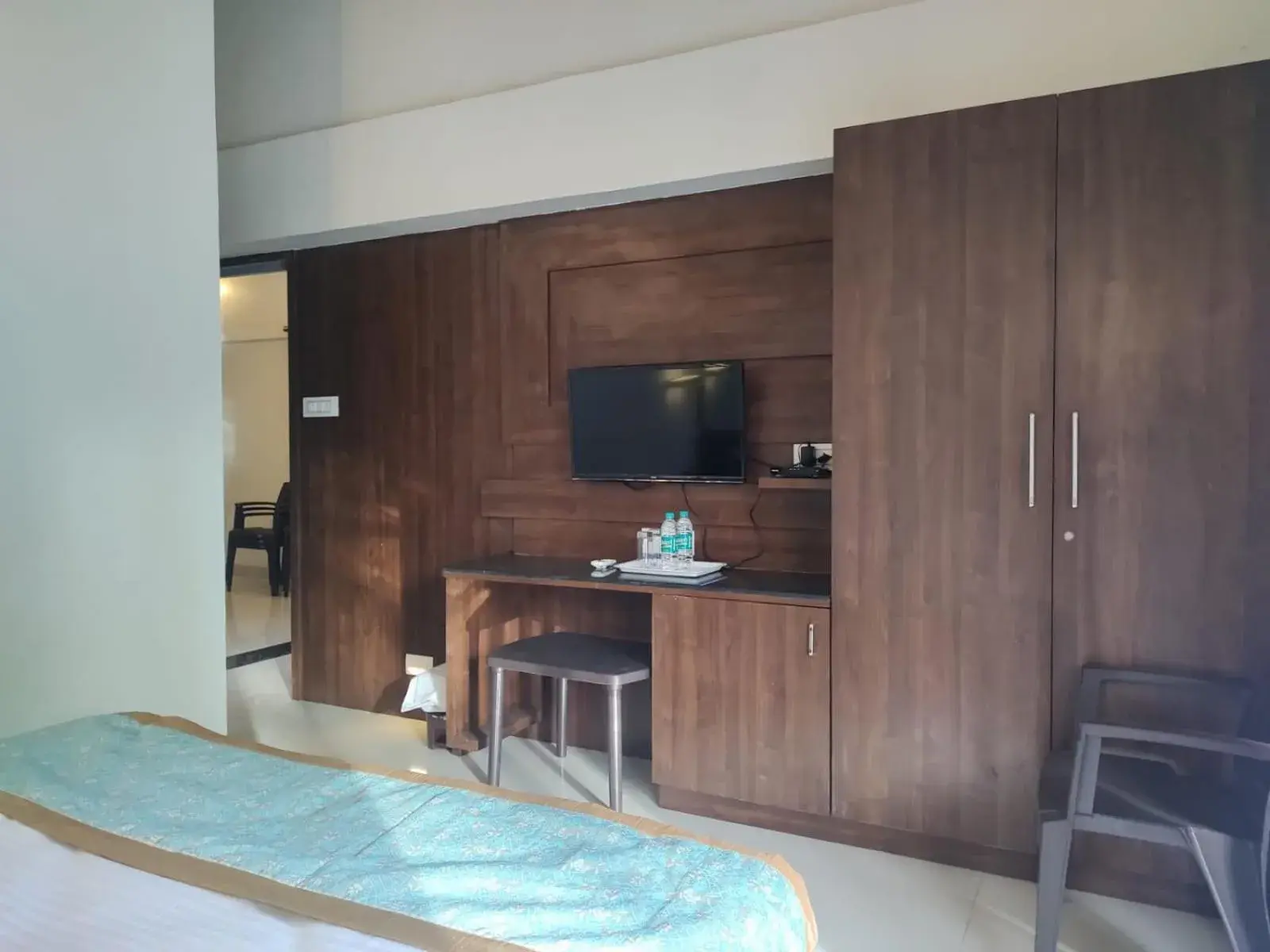 TV and multimedia, Bed in Cocorico Beach Resort TV and multimedia, Bed in Cocorico Beach Resort
