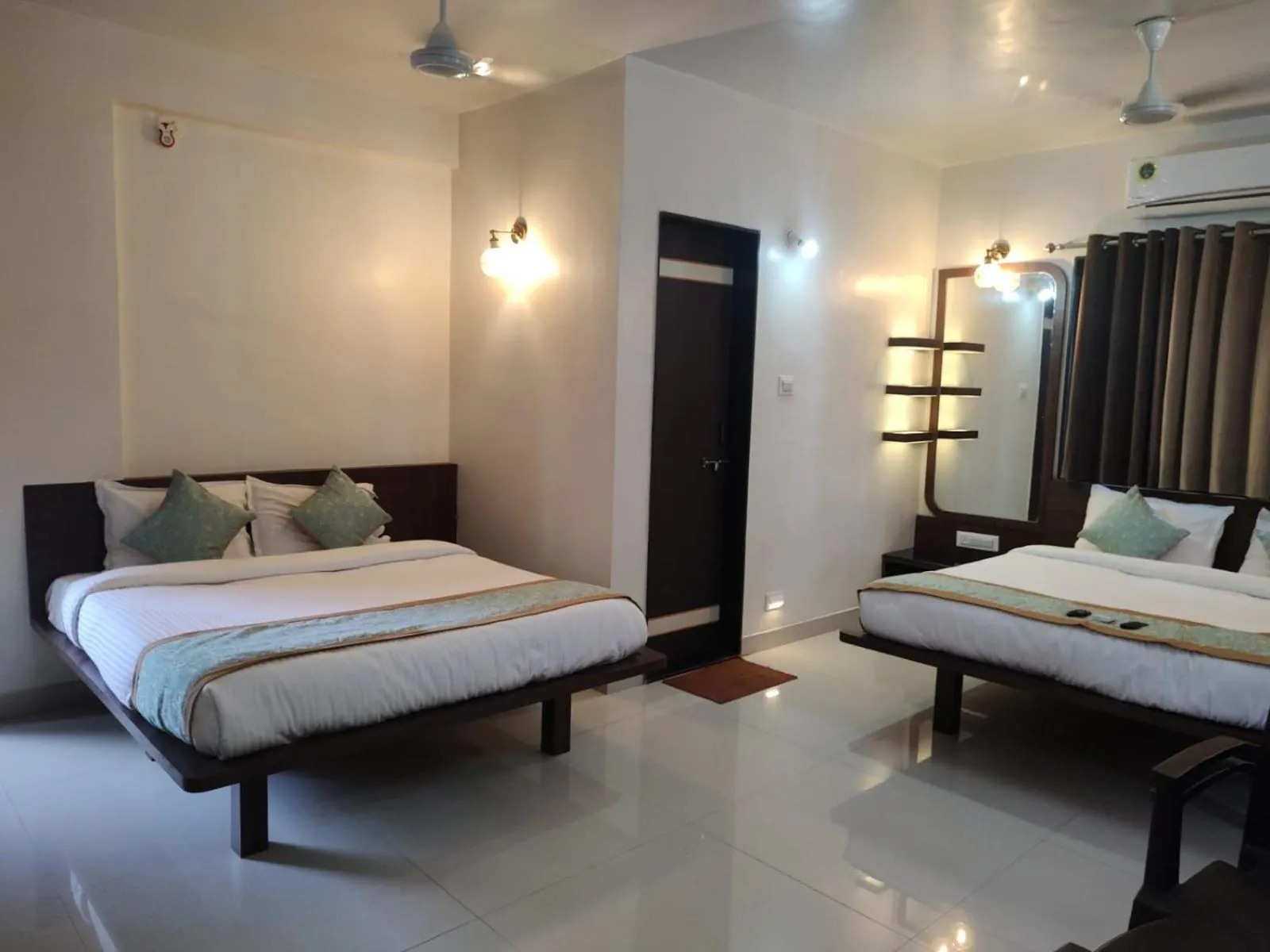 Bed in Cocorico Beach Resort