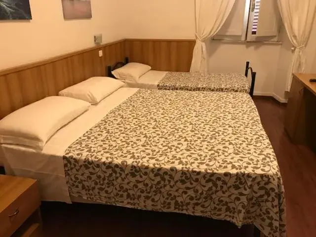 Bed in Hotel Lodi Bed in Hotel Lodi