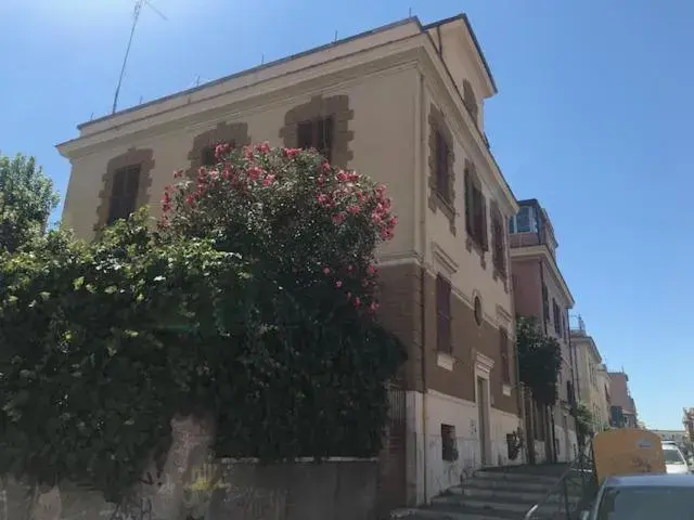 Facade/entrance in Hotel Lodi Facade/entrance in Hotel Lodi
