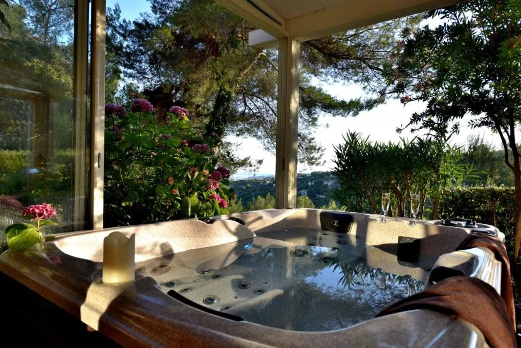 Hot Tub in Harmonice