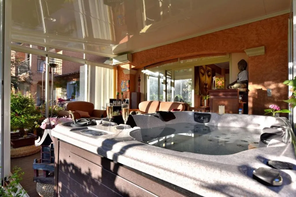 Hot Tub in Harmonice