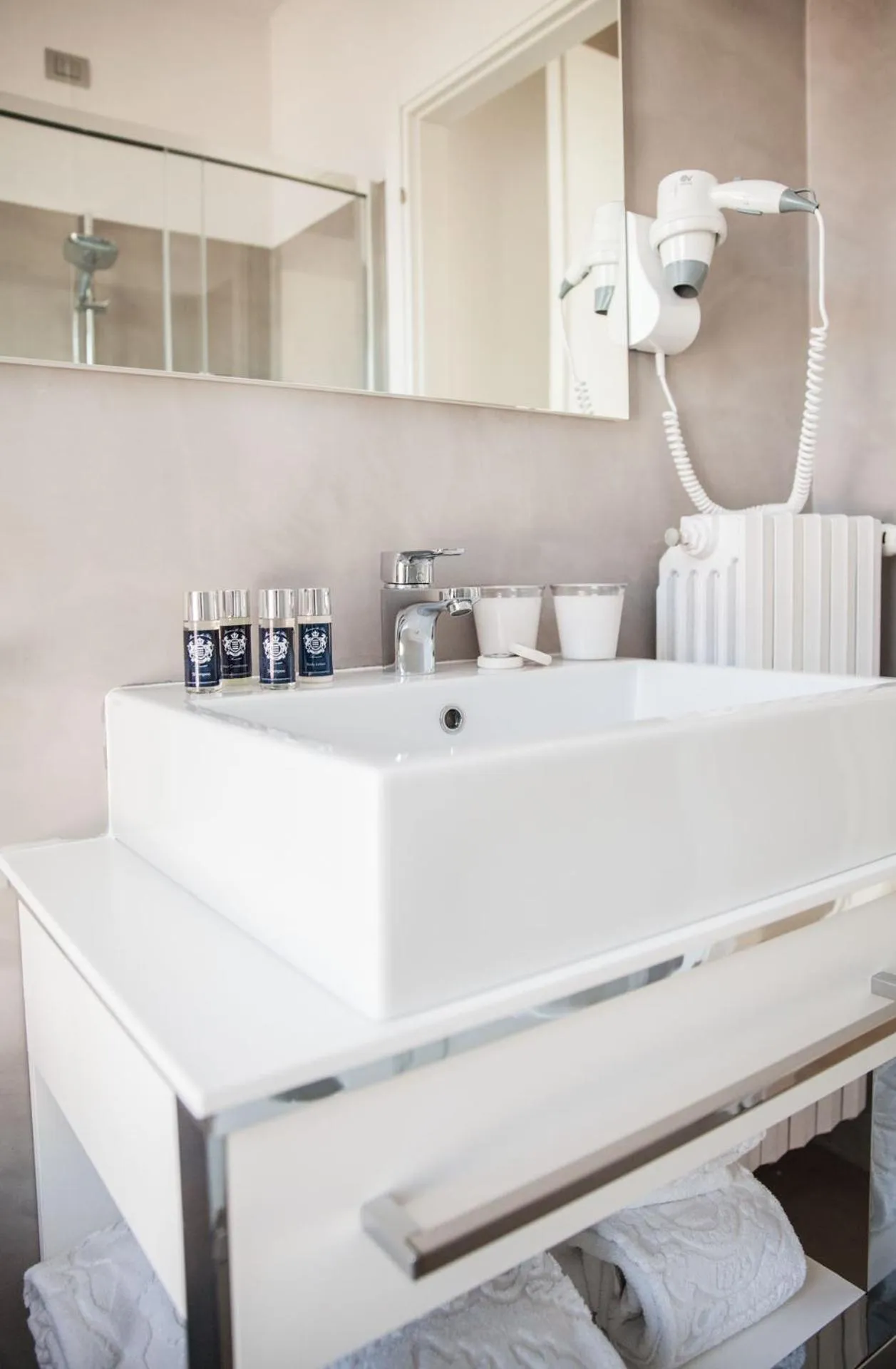 Shower in Miramare The Palace Resort