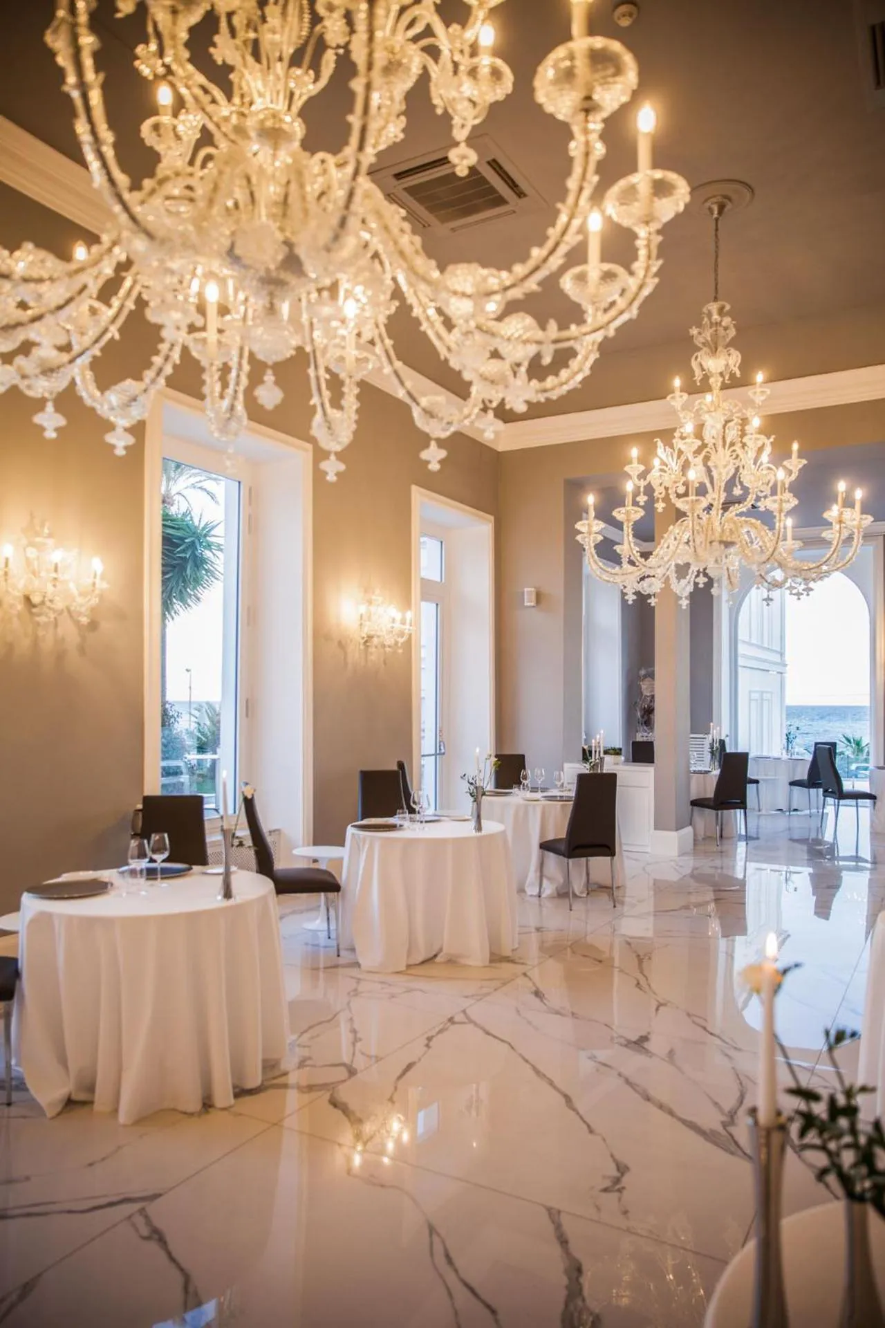 Restaurant/places to eat in Miramare The Palace Resort