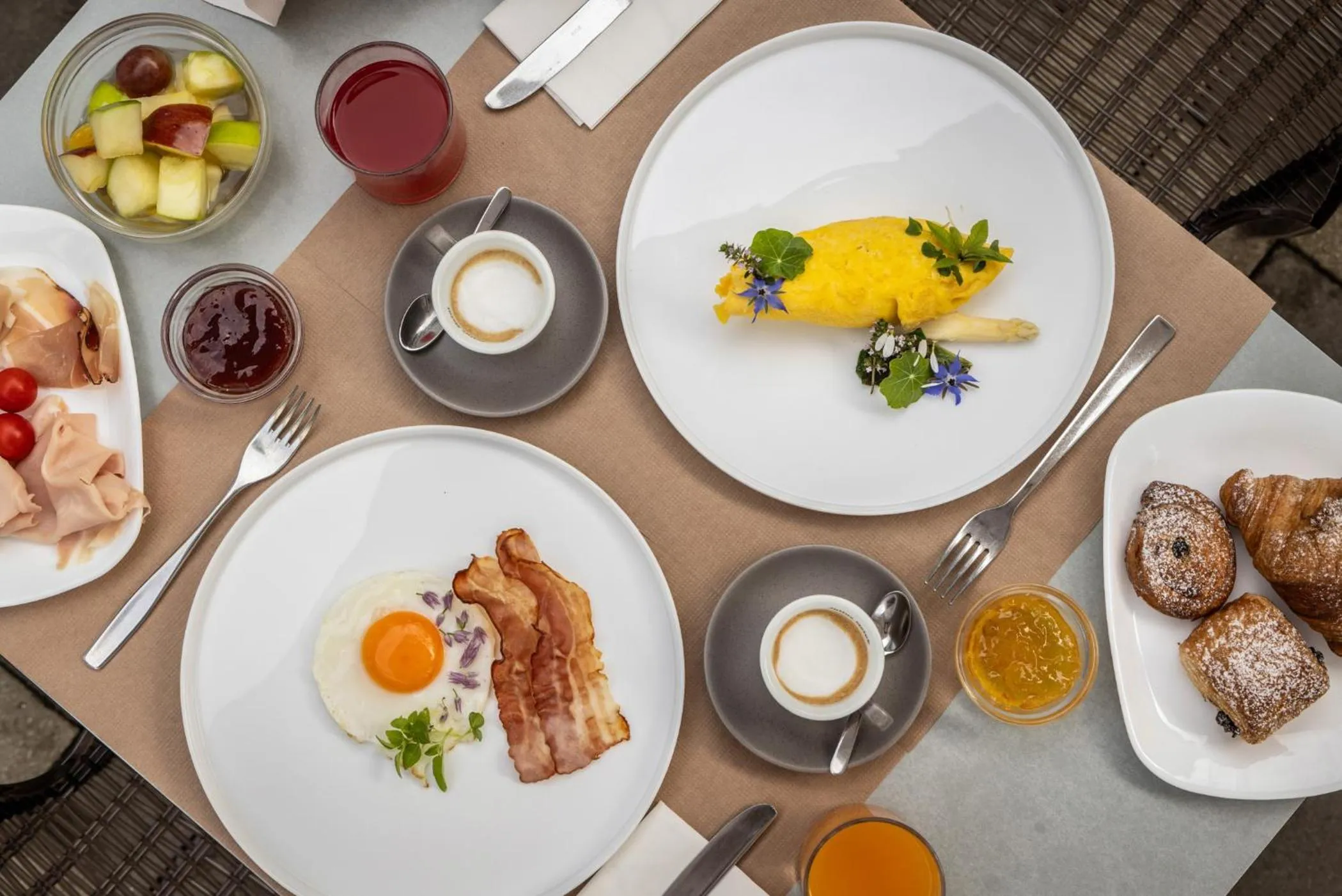 Breakfast in Hotel Al Sorriso Greenpark & Wellness