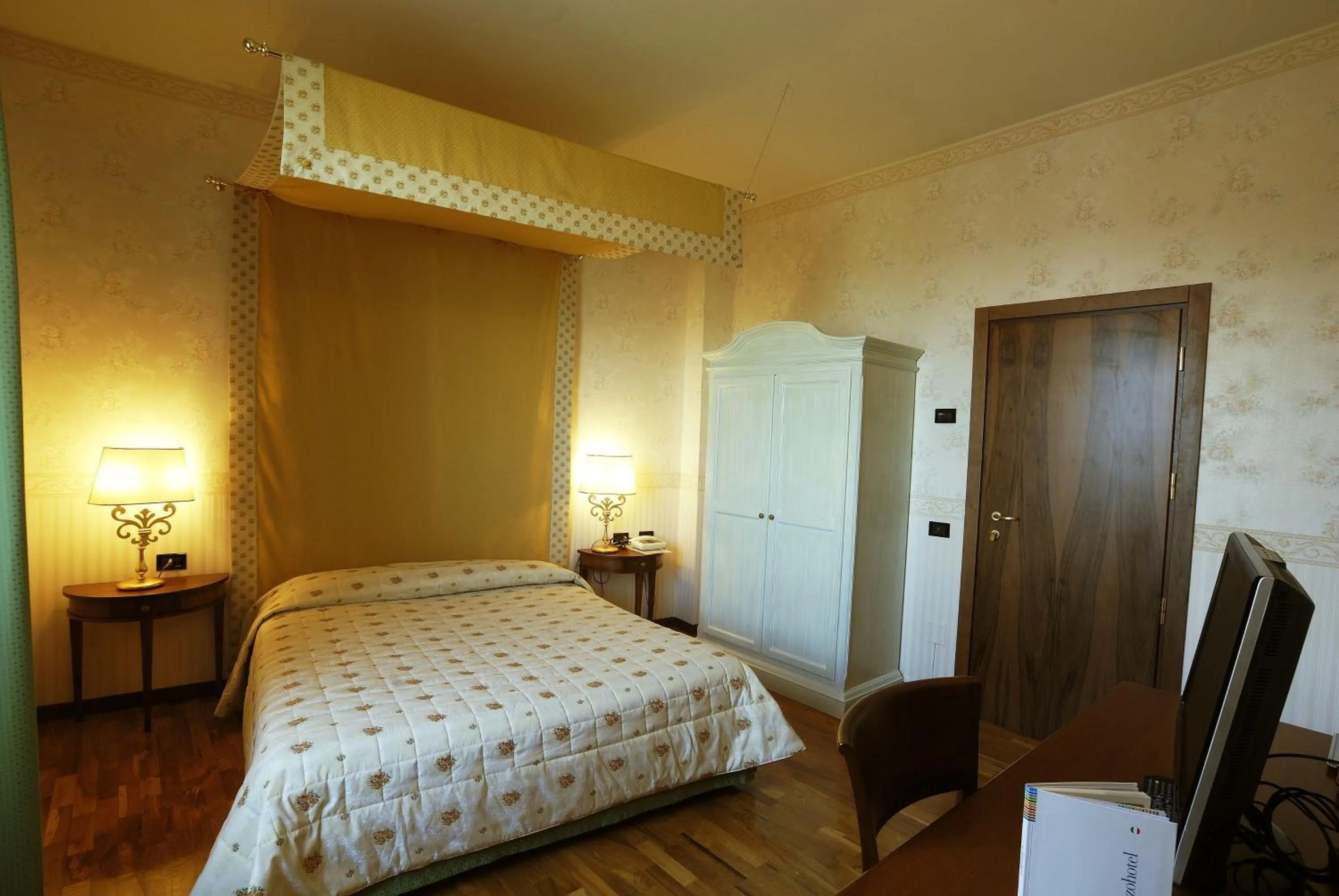 Bedroom, Bed in Zunica Ospitalità dal 1880