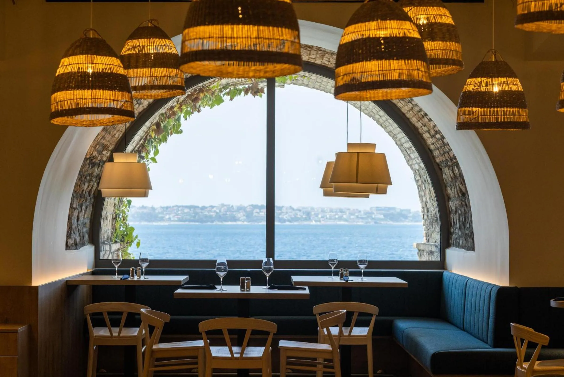 Restaurant/places to eat in Hotel Vile Park Premium