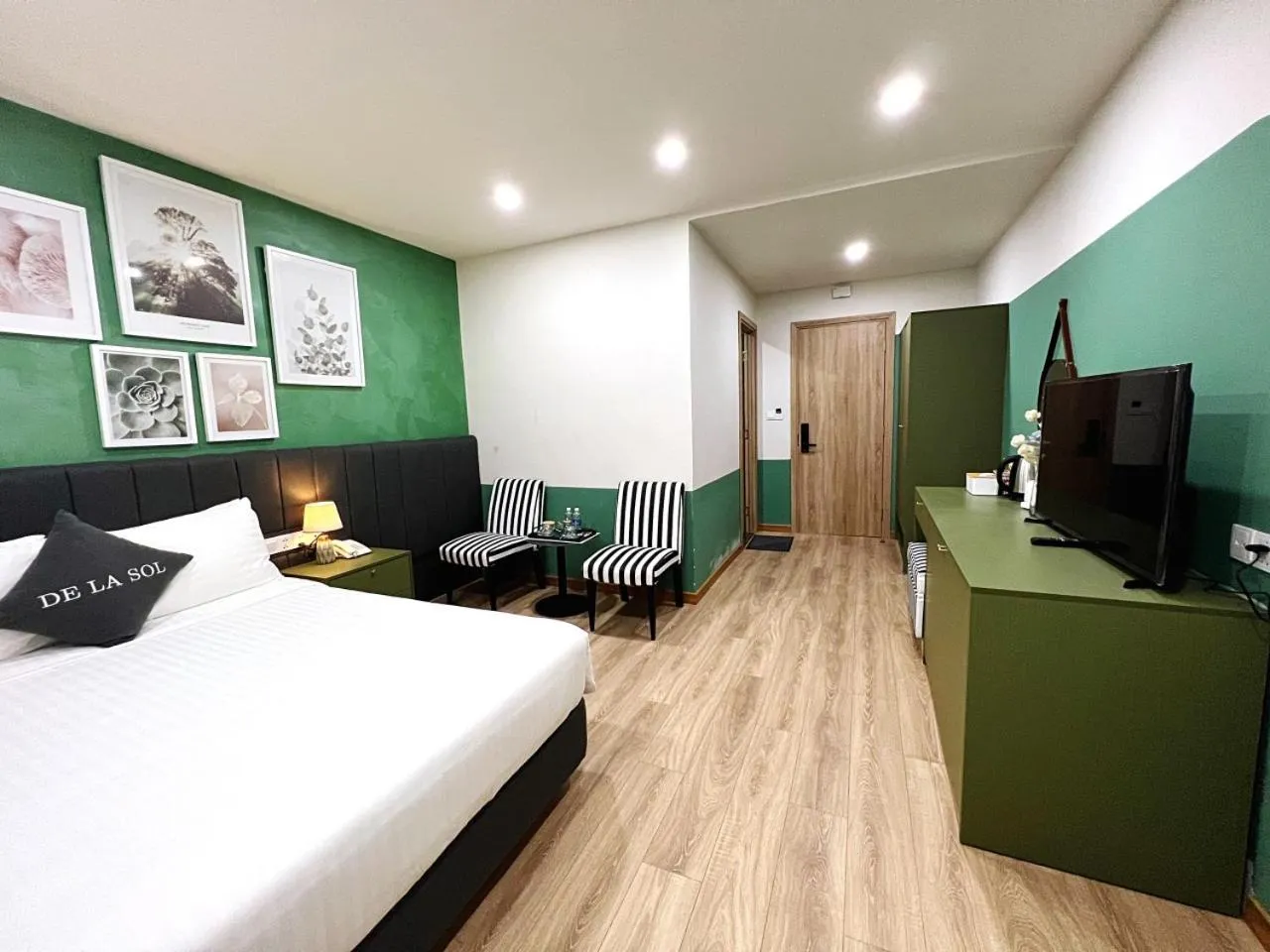 View (from property/room), Bed in De La Sol Villa Dalat