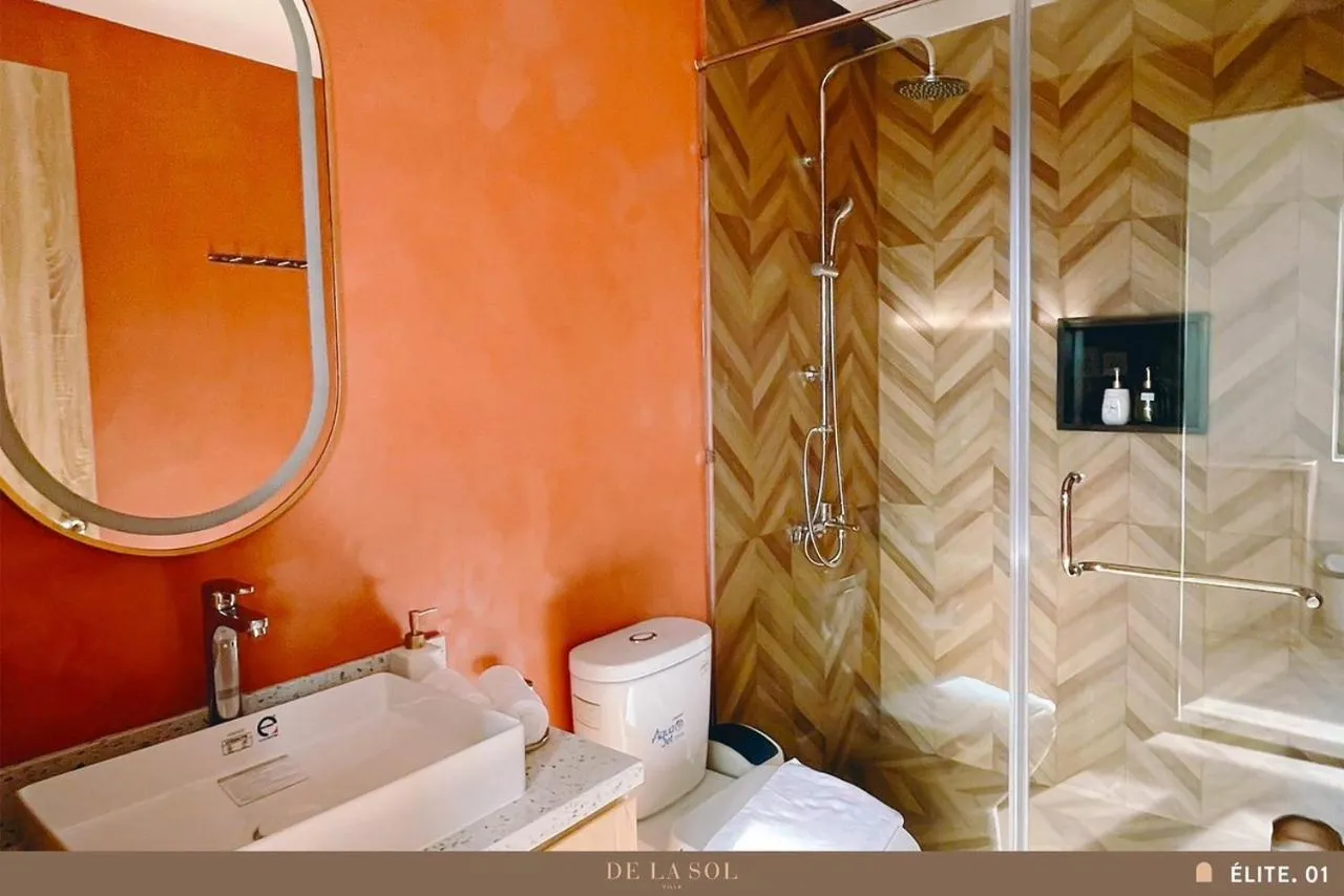 Bathroom in De La Sol Villa Dalat