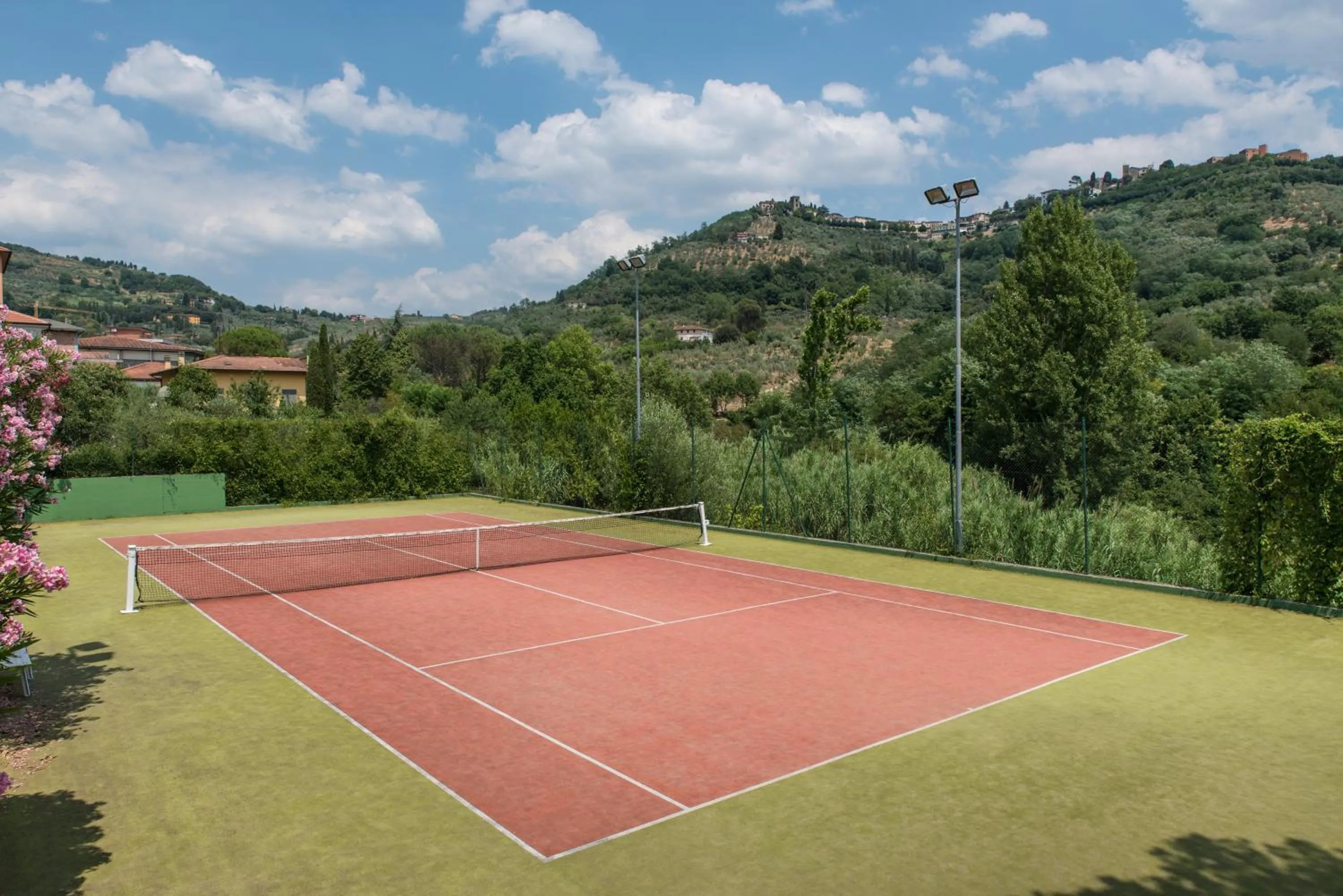 Tennis court in Villa Le Magnolie