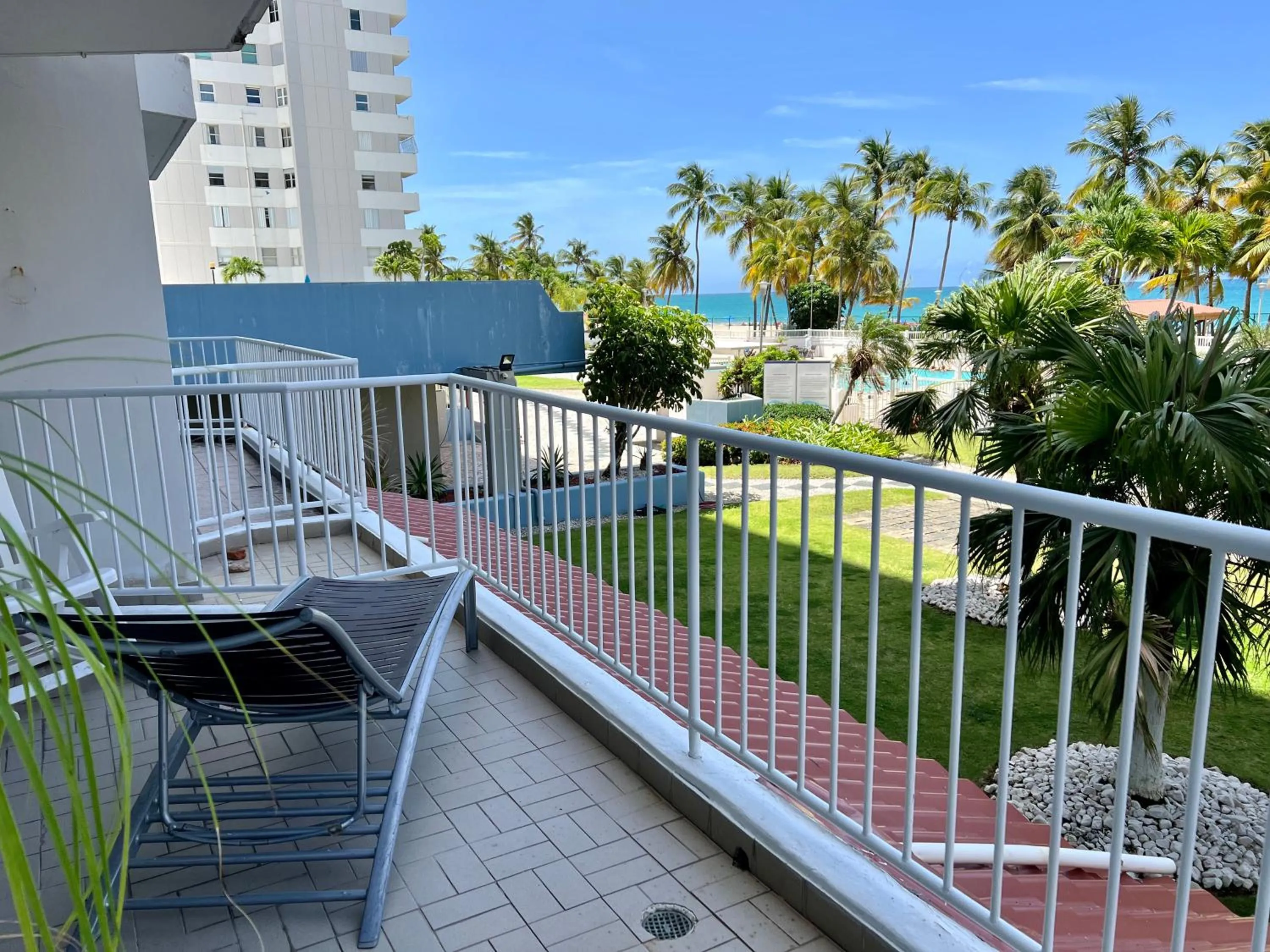 Beachfront Tropical Tantra Apartment