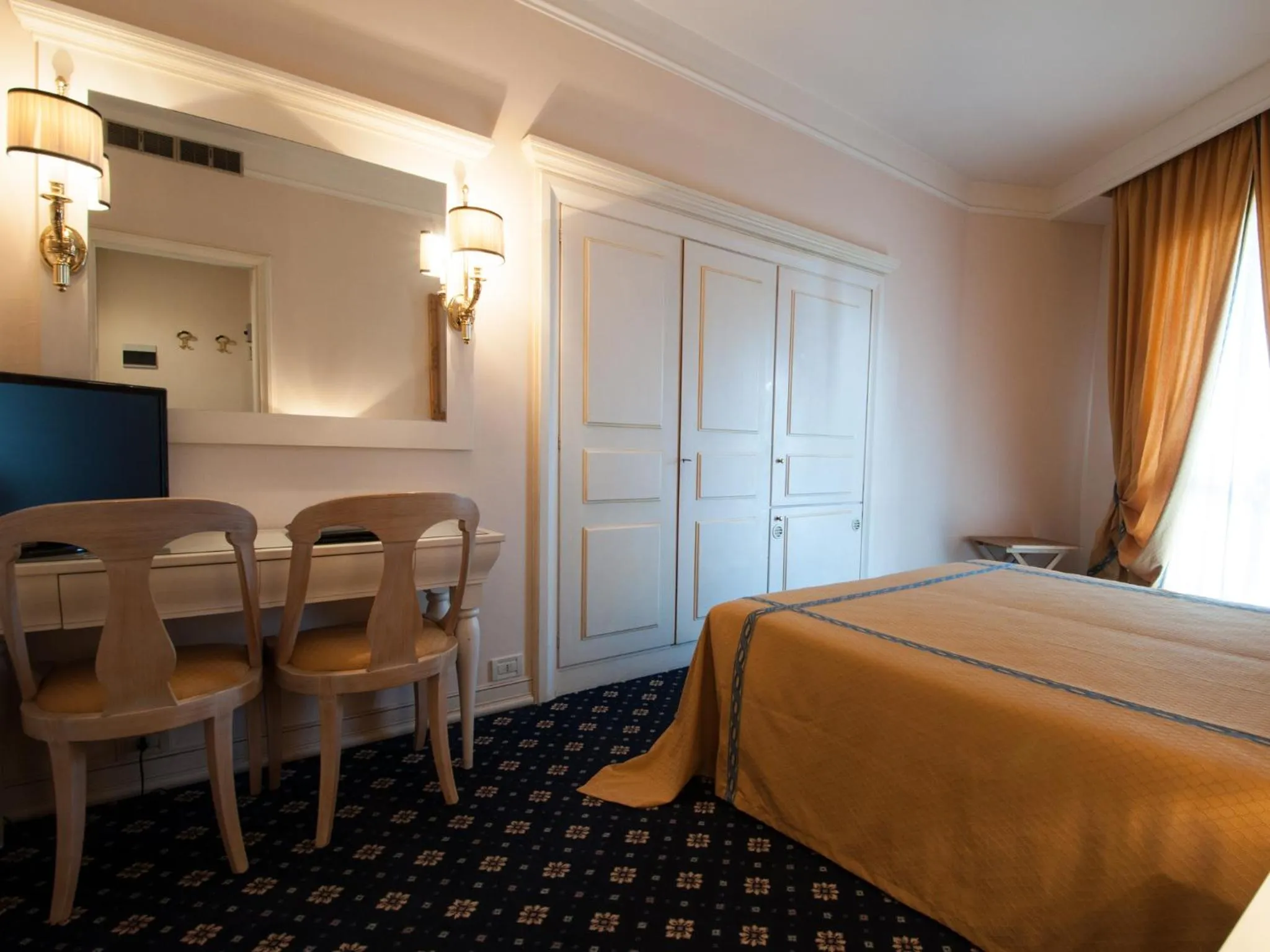 Photo of the whole room, Bed in Hotel Michelangelo & Day SPA