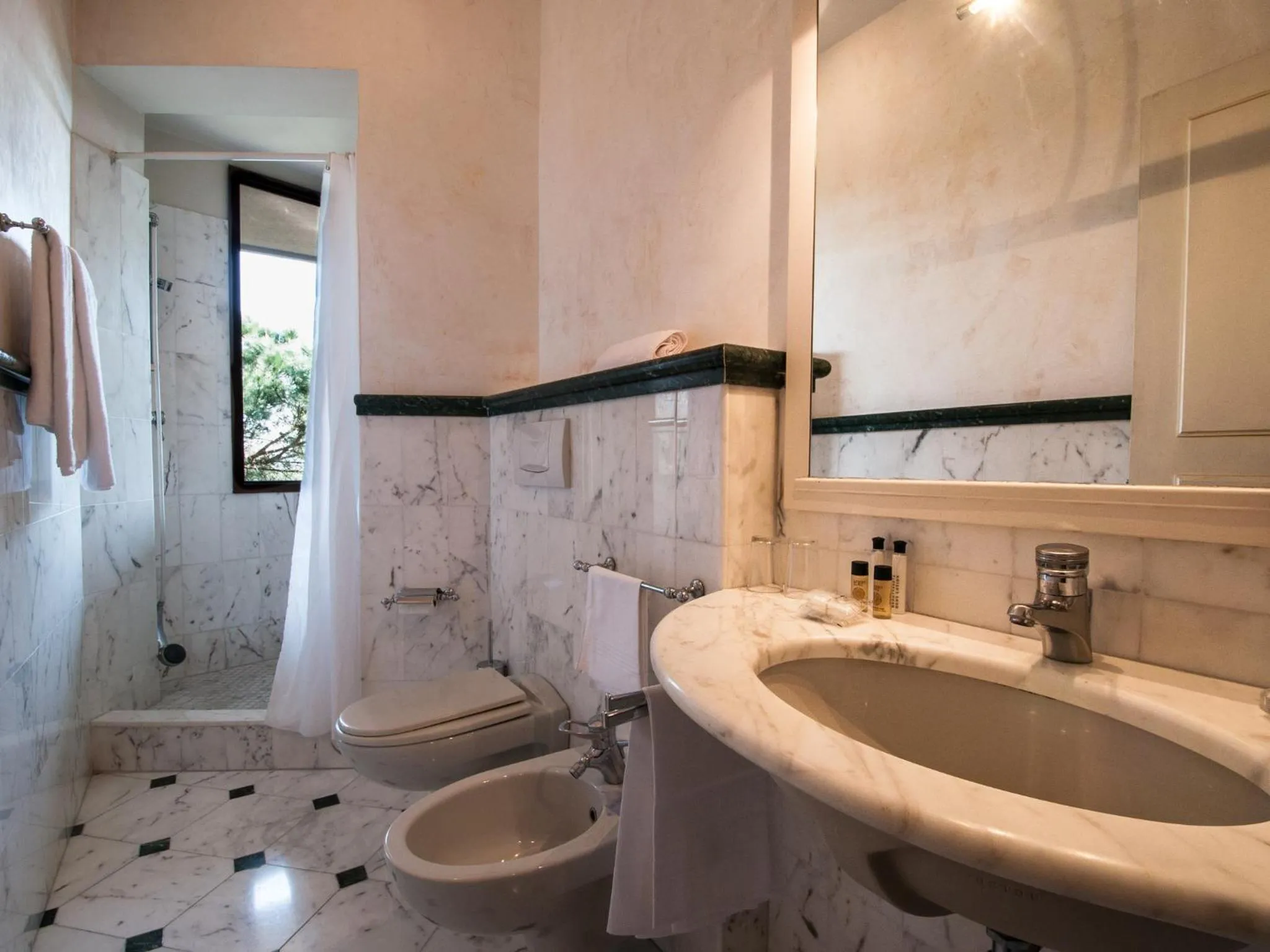 Shower in Hotel Michelangelo & Day SPA