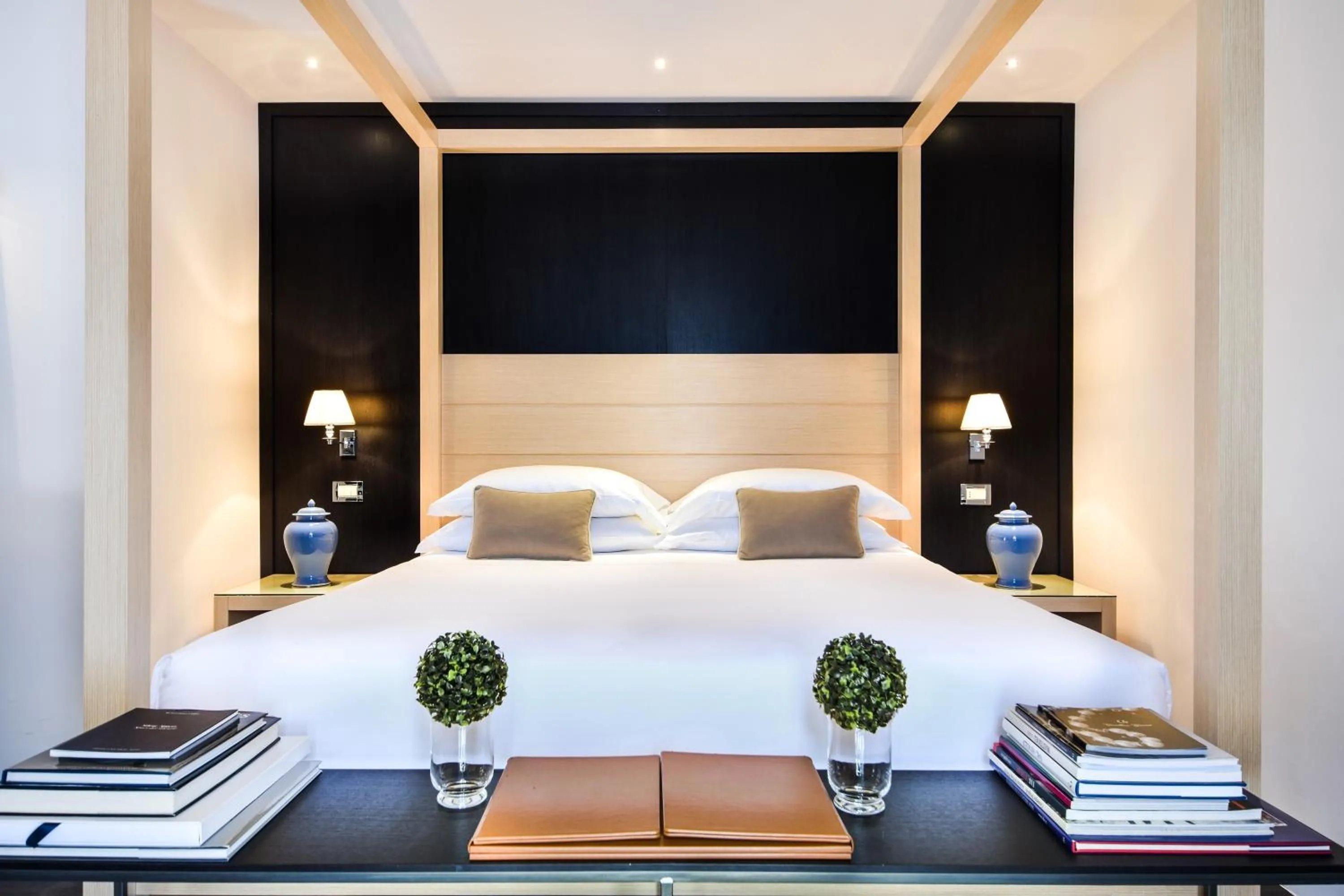 Decorative detail, Bed in Hotel Michelangelo & Day SPA