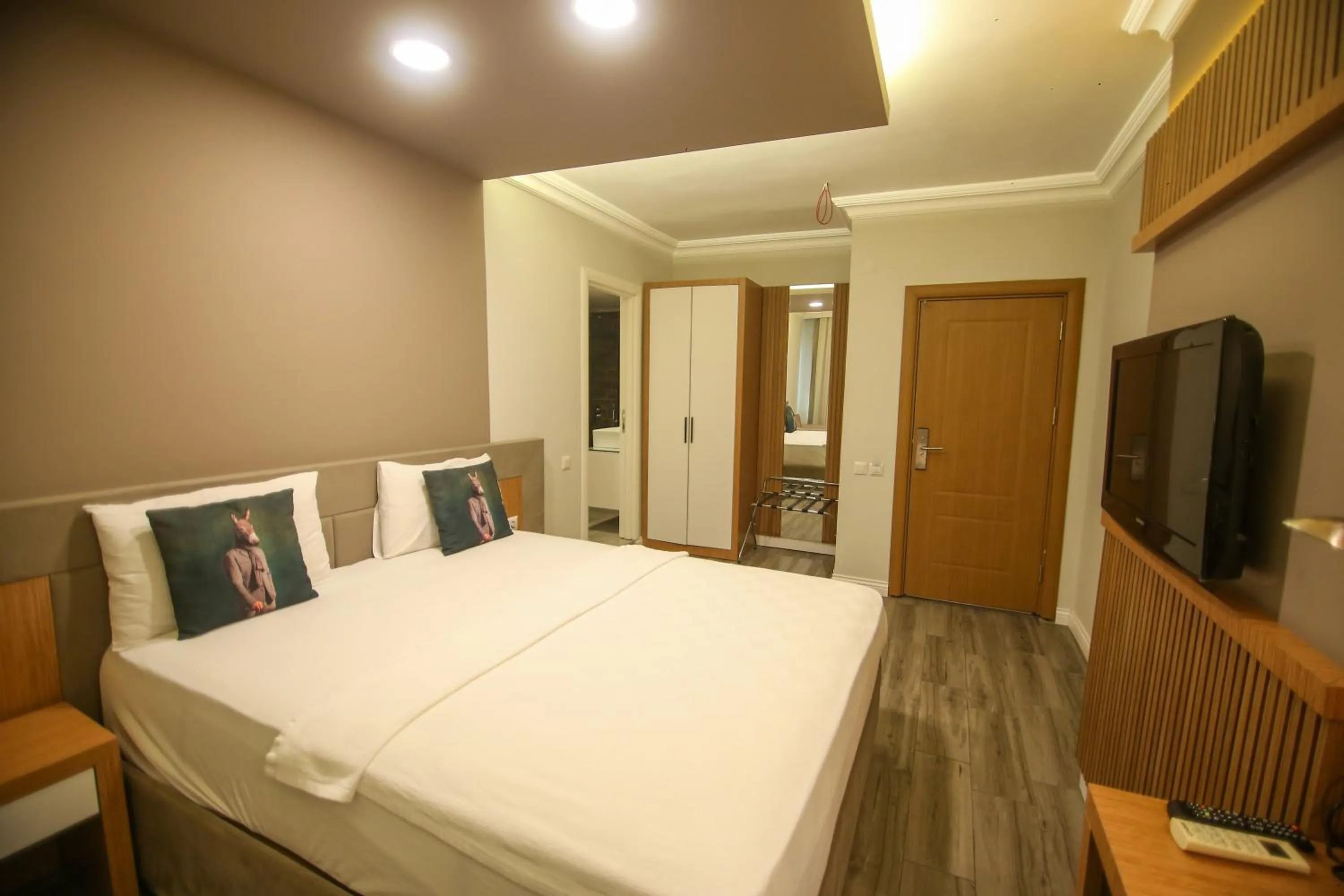 Photo of the whole room, Bed in ÇEVİK PALACE HOTEL