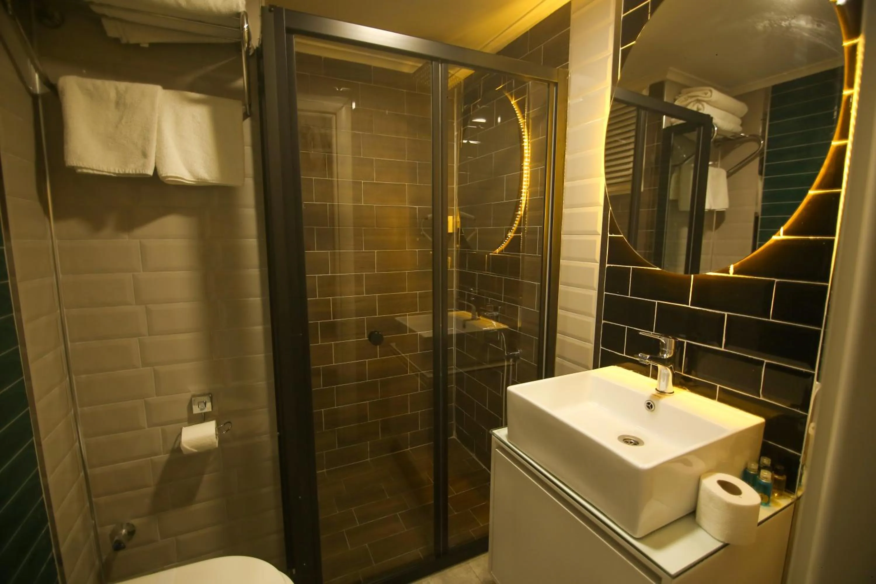 Bathroom in ÇEVİK PALACE HOTEL