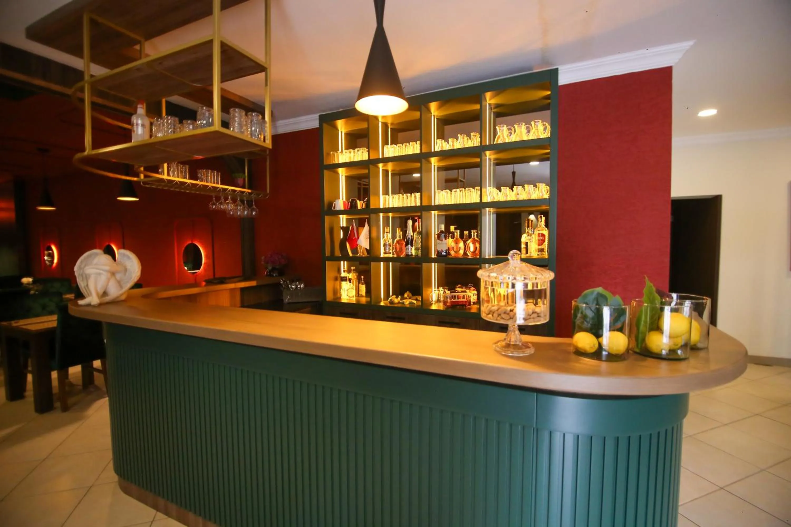 Lounge or bar in ÇEVİK PALACE HOTEL