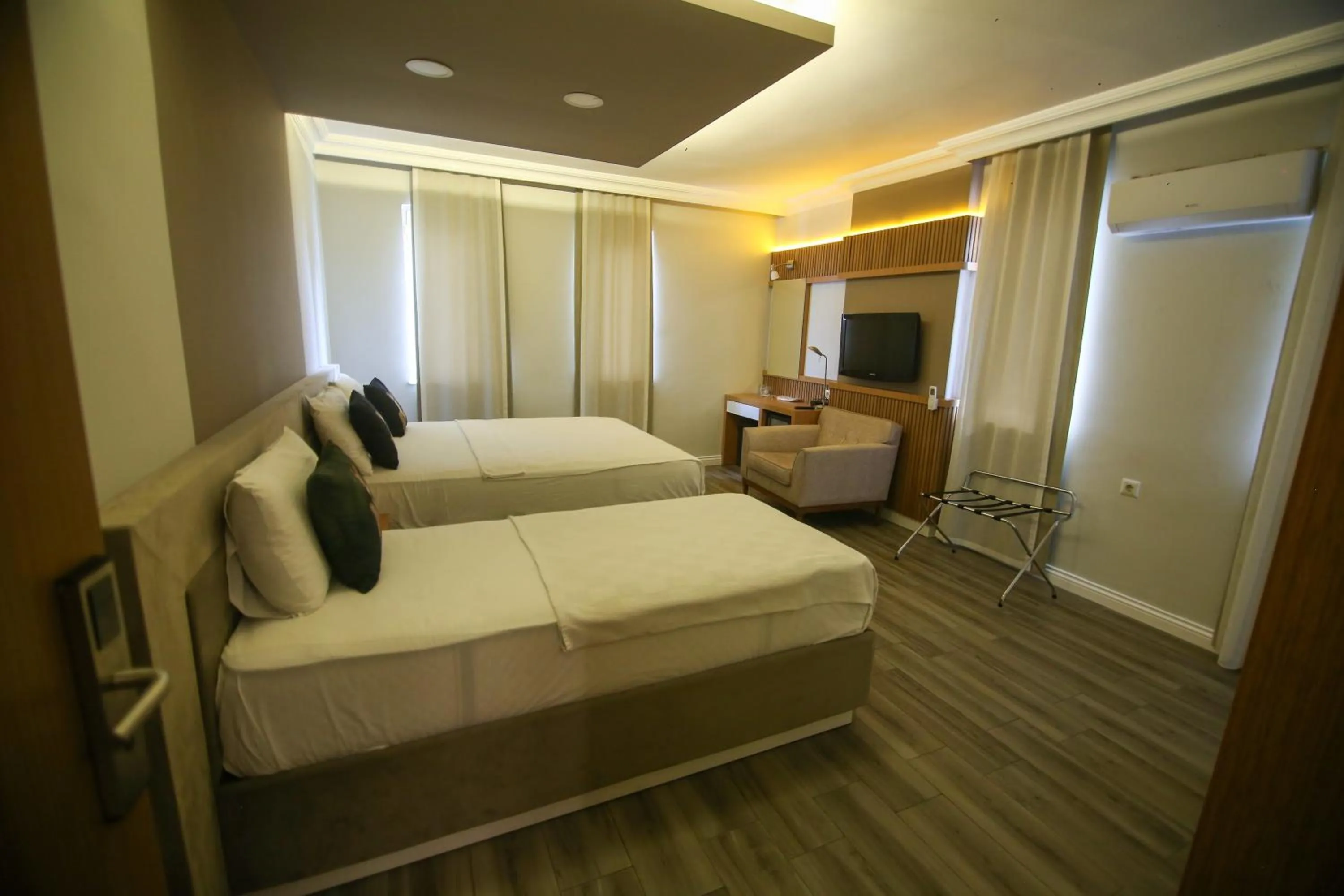 Photo of the whole room, Bed in ÇEVİK PALACE HOTEL