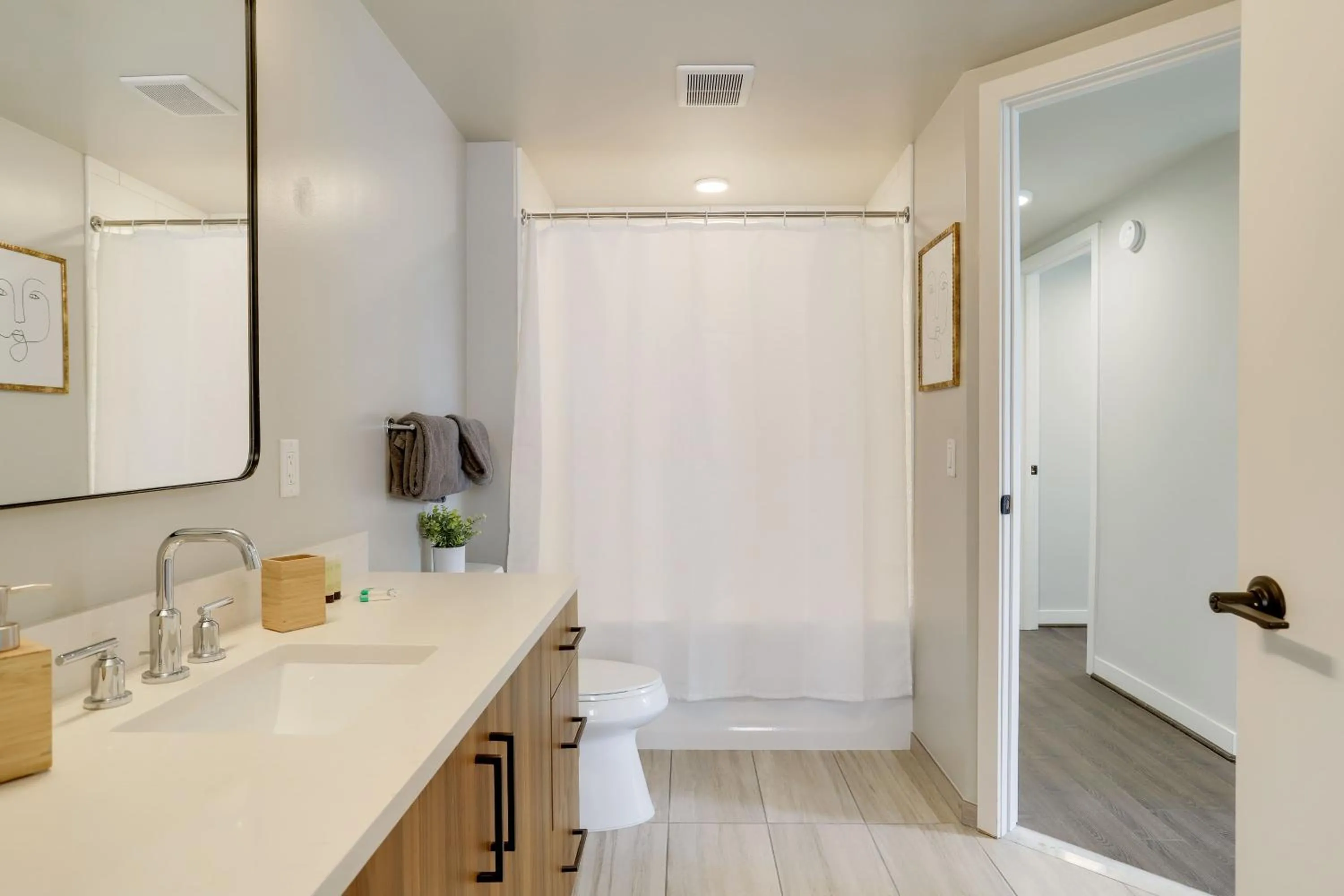 Bathroom in Stylish Condo at Clarendon with Rooftop Views