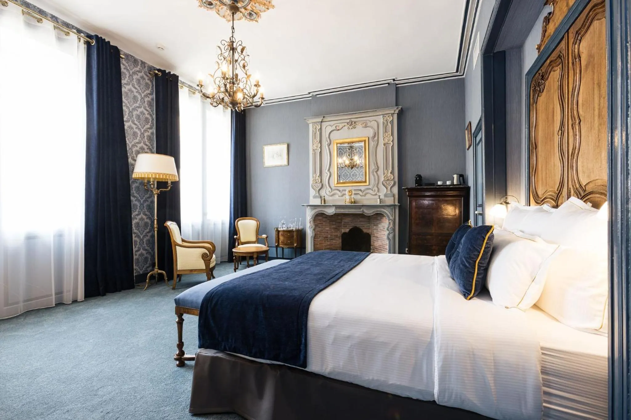 Photo of the whole room, Bed in LE PETIT MANOIR