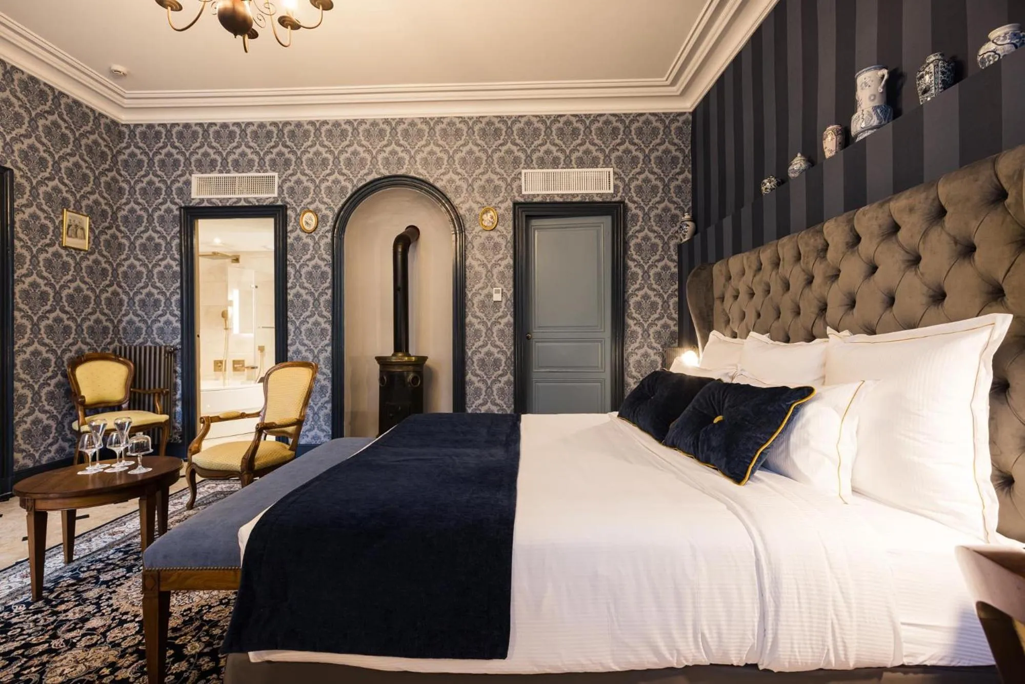 Photo of the whole room, Bed in LE PETIT MANOIR