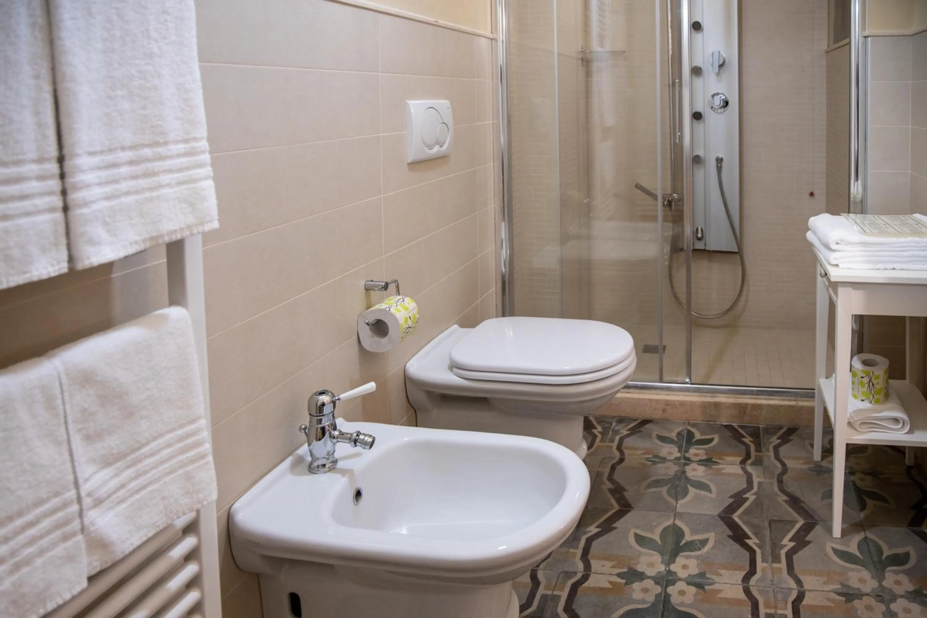 Shower in Hotel San Giorgio