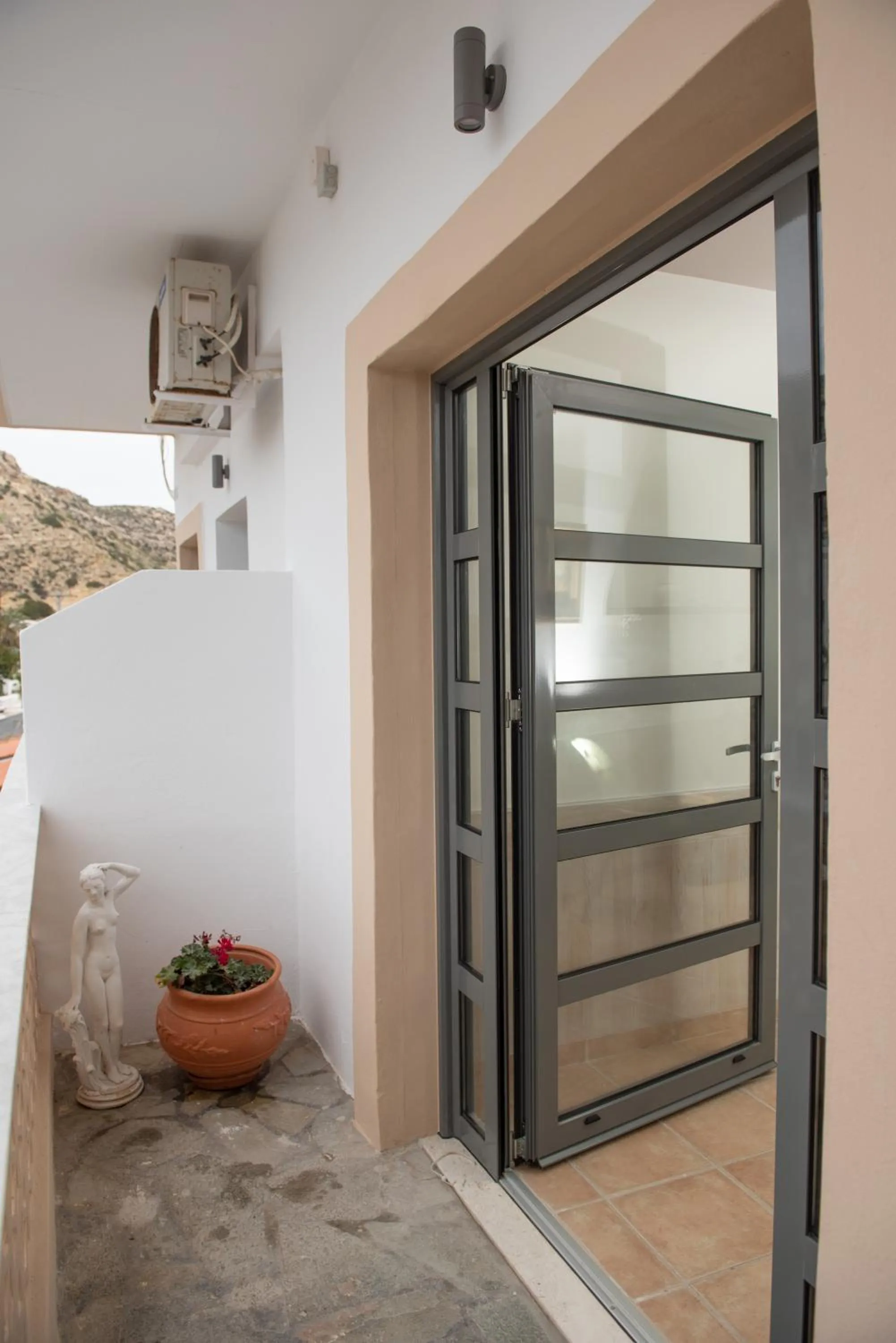 Facade/entrance in Tsaner Apartment and Rooms