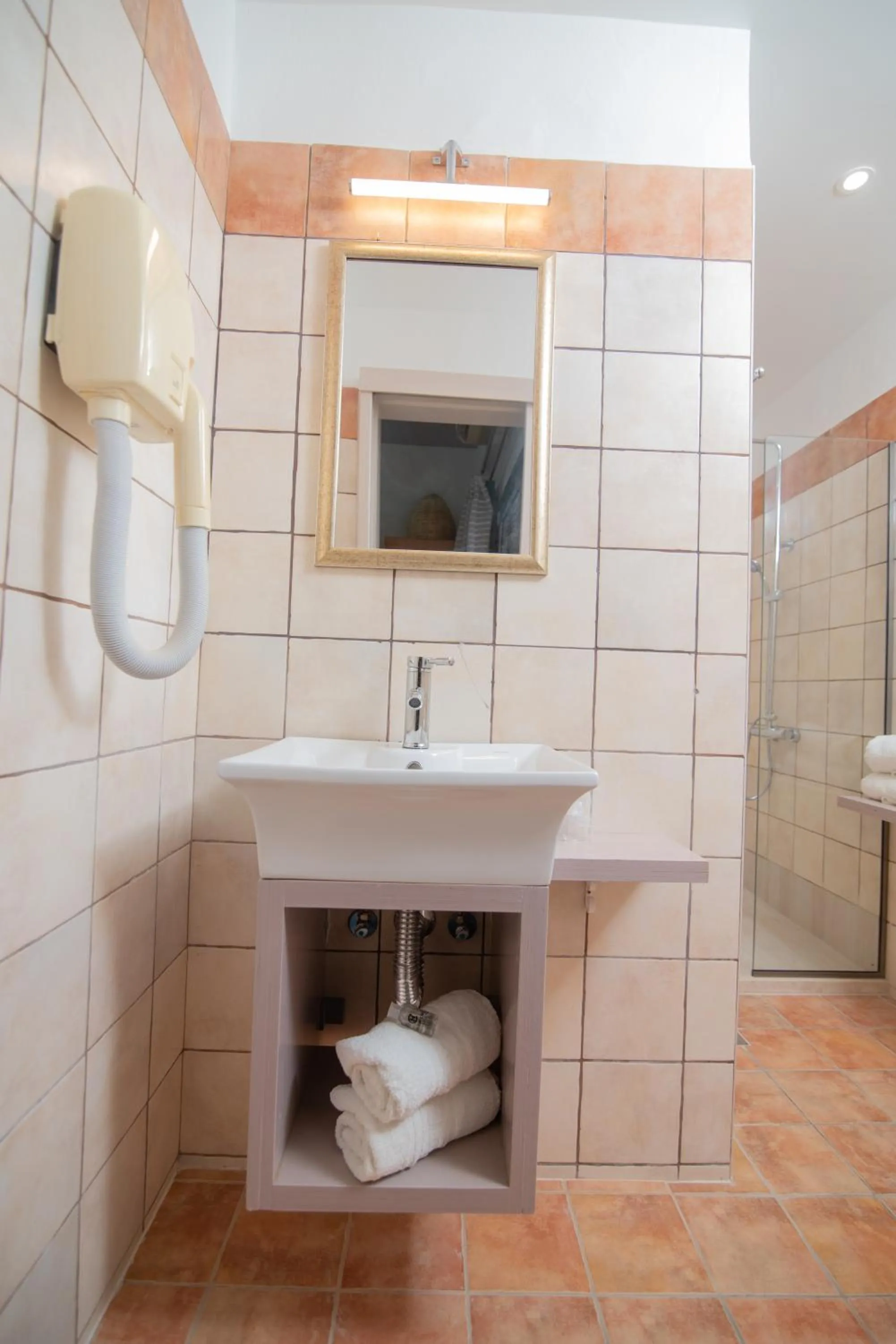 Bathroom in Tsaner Apartment and Rooms