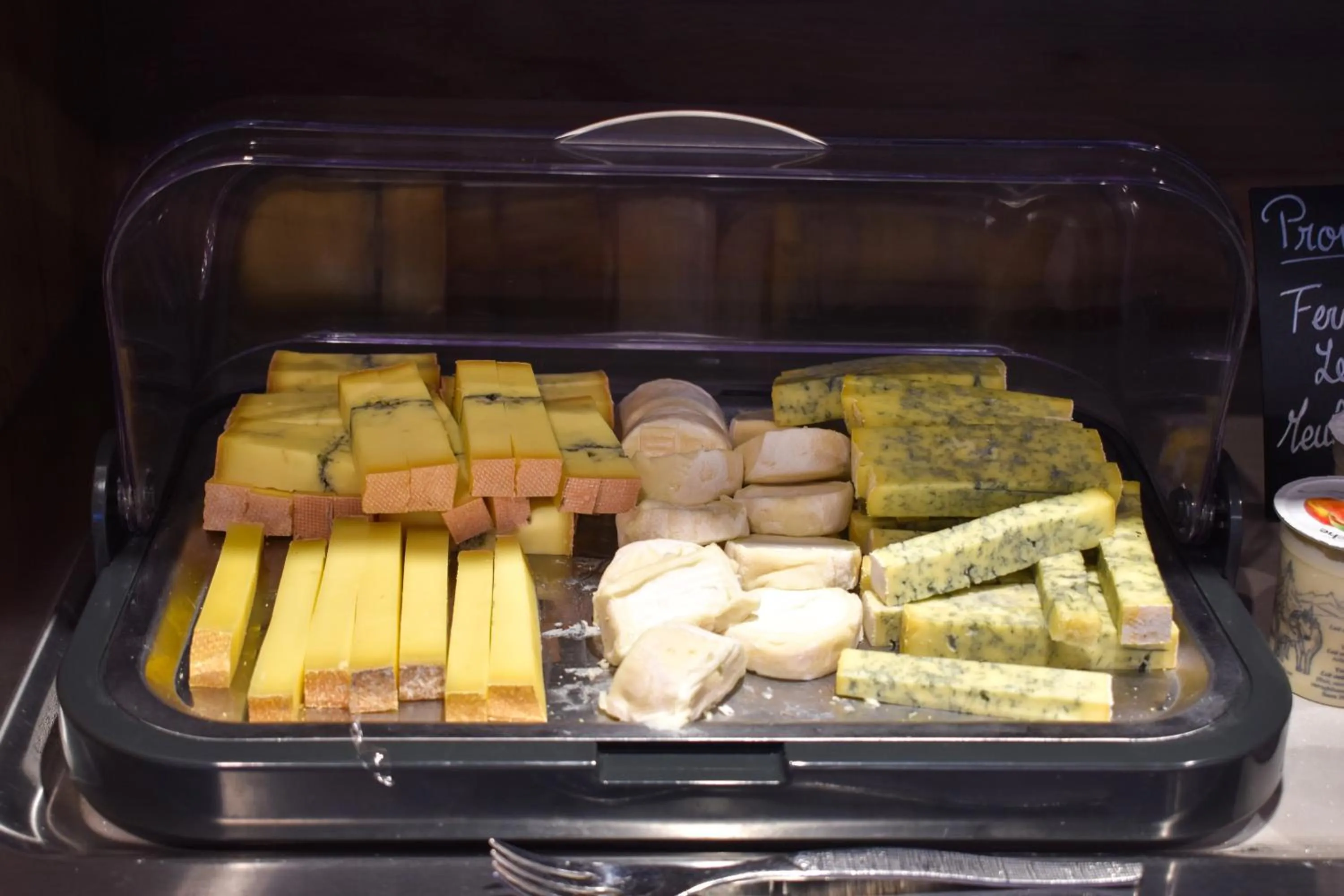 Breakfast in Hôtel Restaurant AKENA Molinges - La Brocatelle