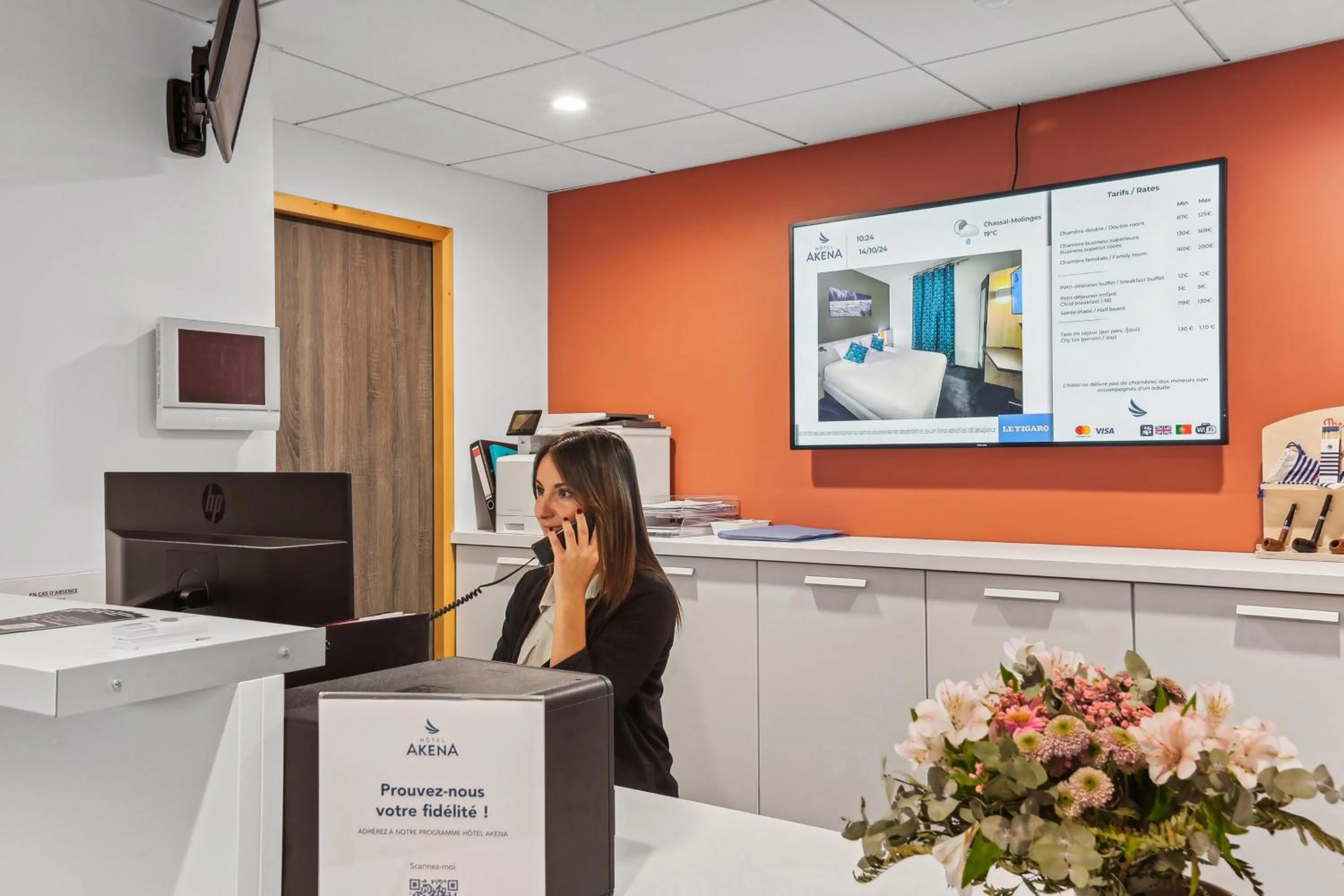 Lobby or reception in Hôtel Restaurant AKENA Molinges - La Brocatelle