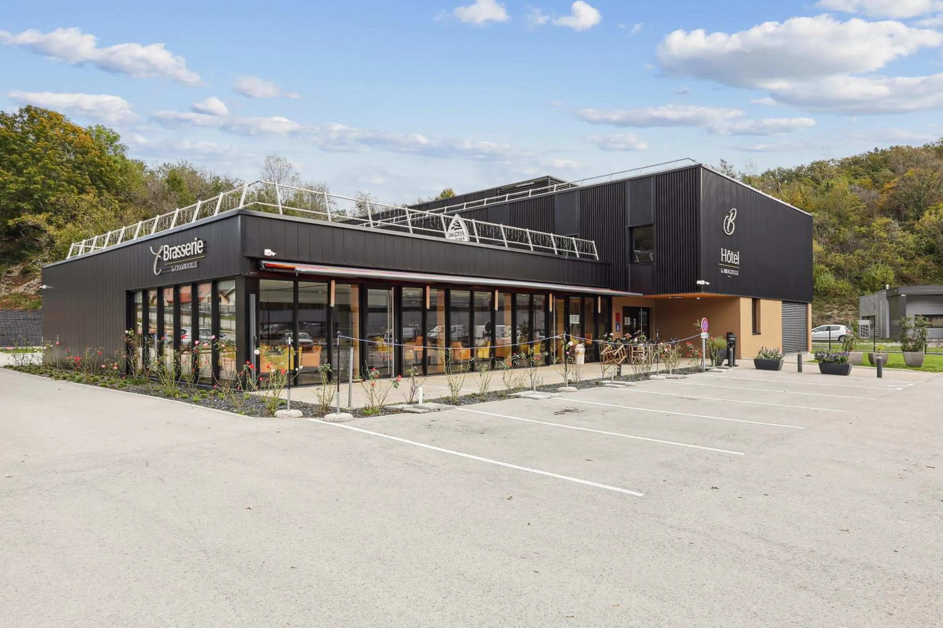 Property building in Hôtel Restaurant AKENA Molinges - La Brocatelle