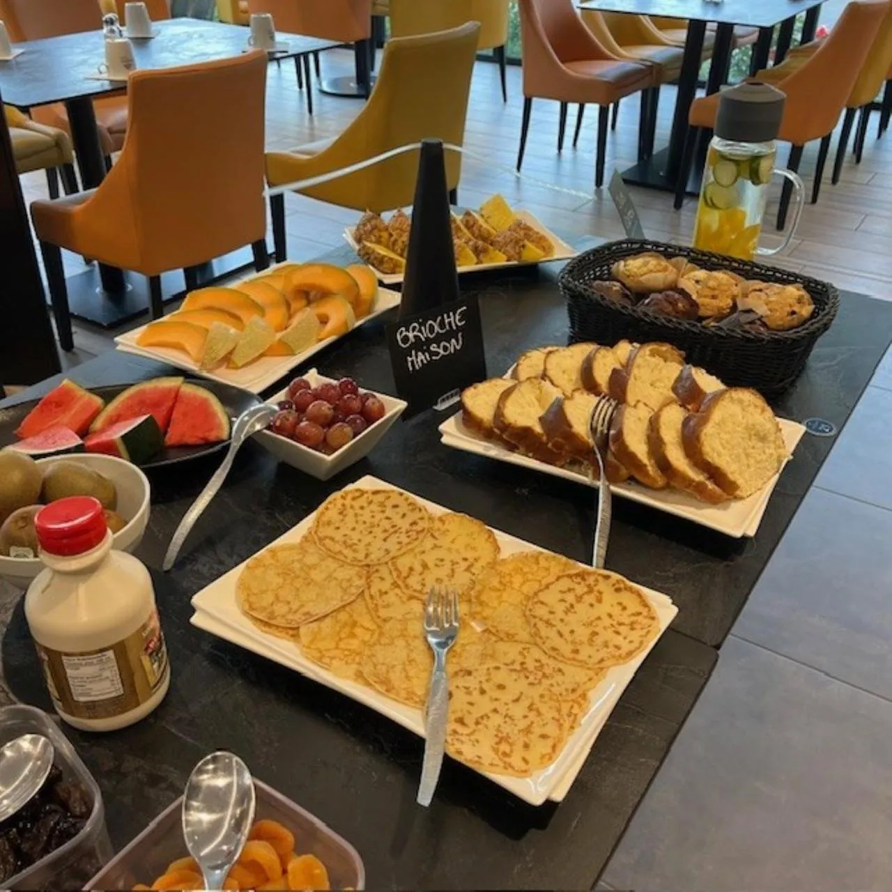 Breakfast in Hôtel Restaurant AKENA Molinges - La Brocatelle