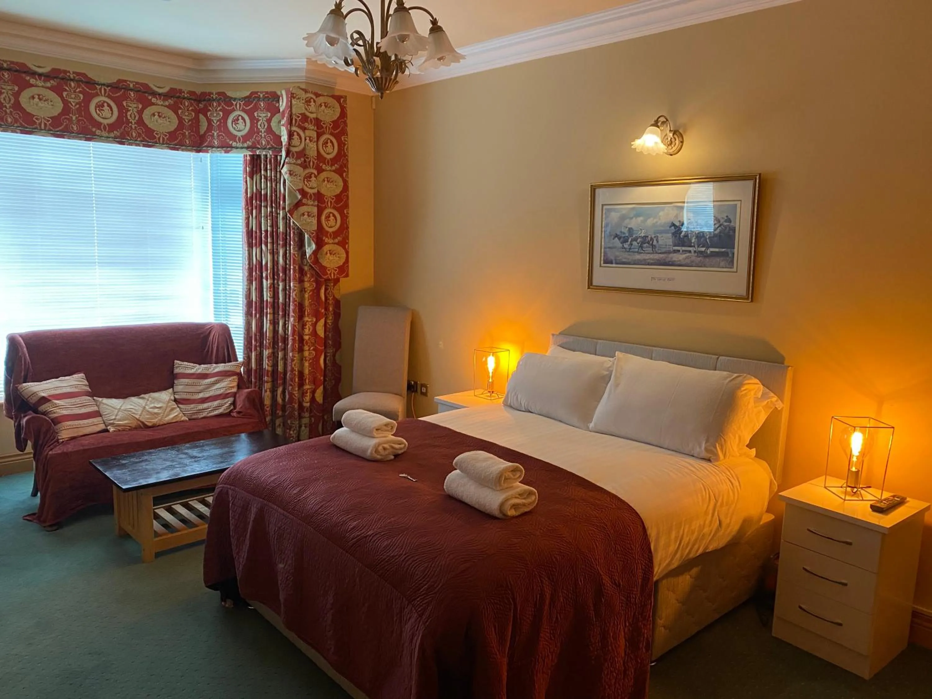 Bedroom, Bed in Atlantic Lodge