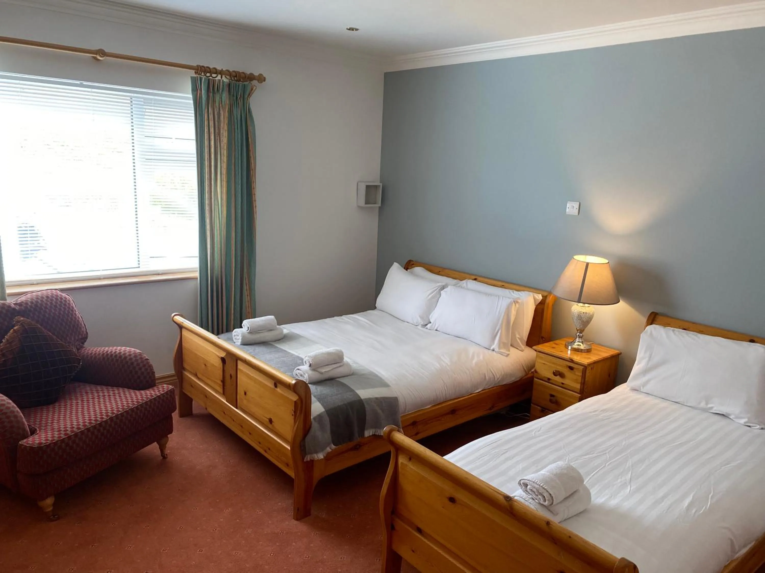 Bedroom, Bed in Atlantic Lodge