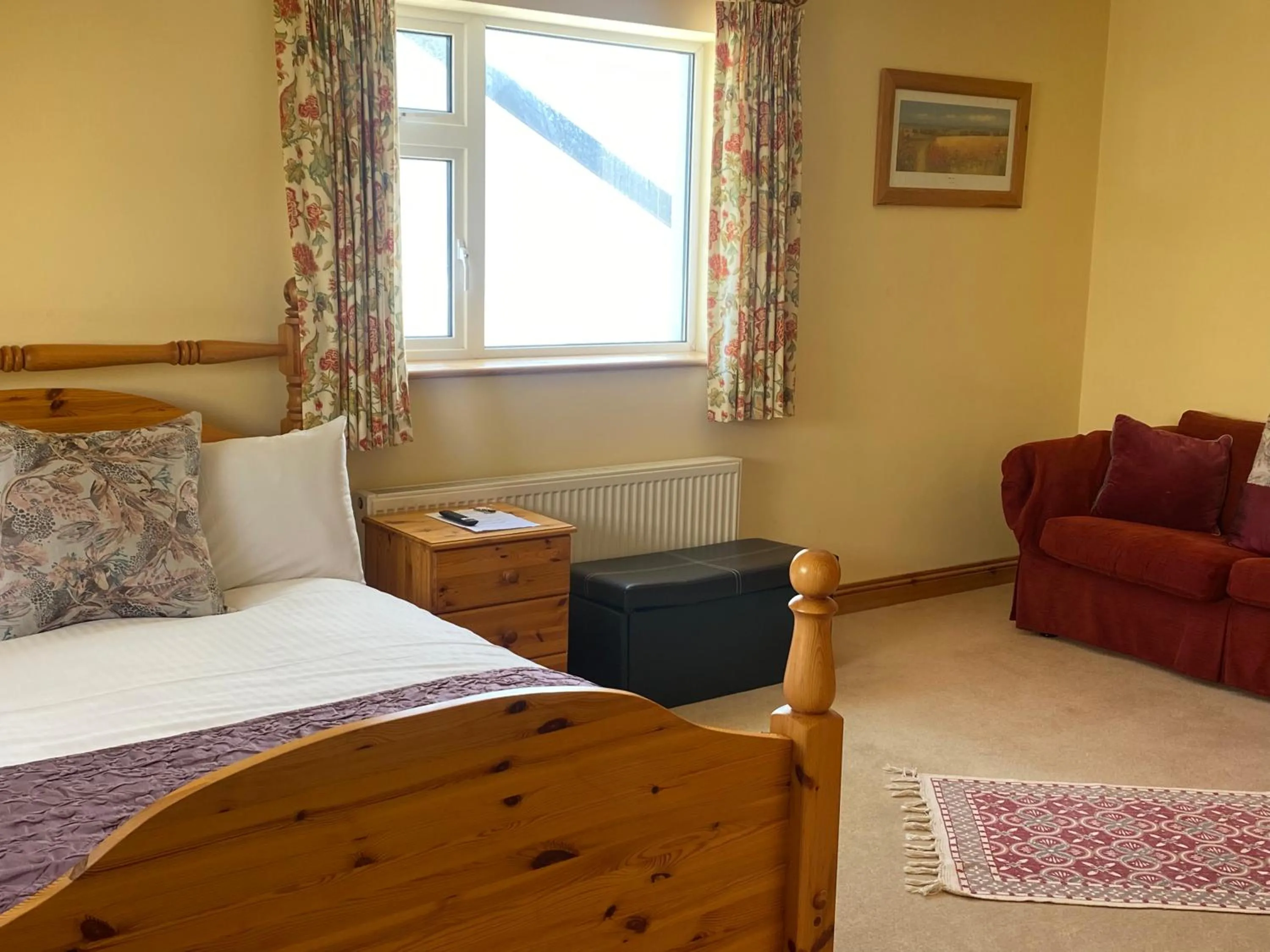 Bedroom, Bed in Atlantic Lodge