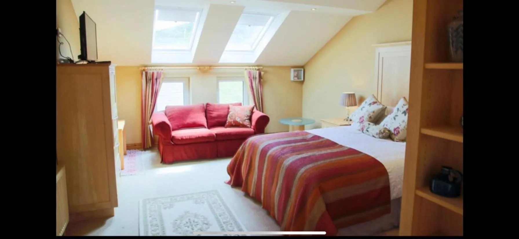 Bedroom, Bed in Atlantic Lodge