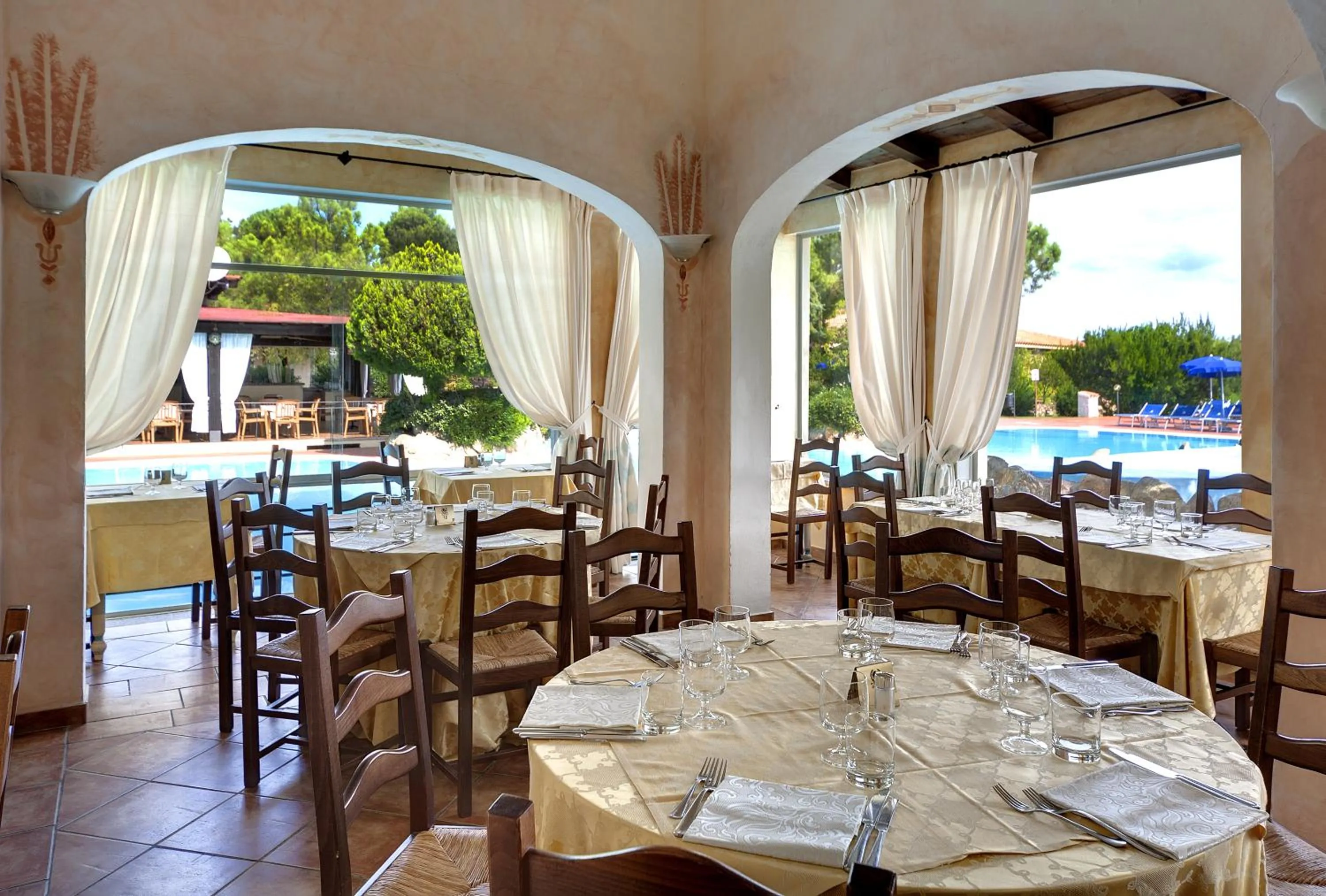 Restaurant/places to eat in Colonna Hotel Du Golf