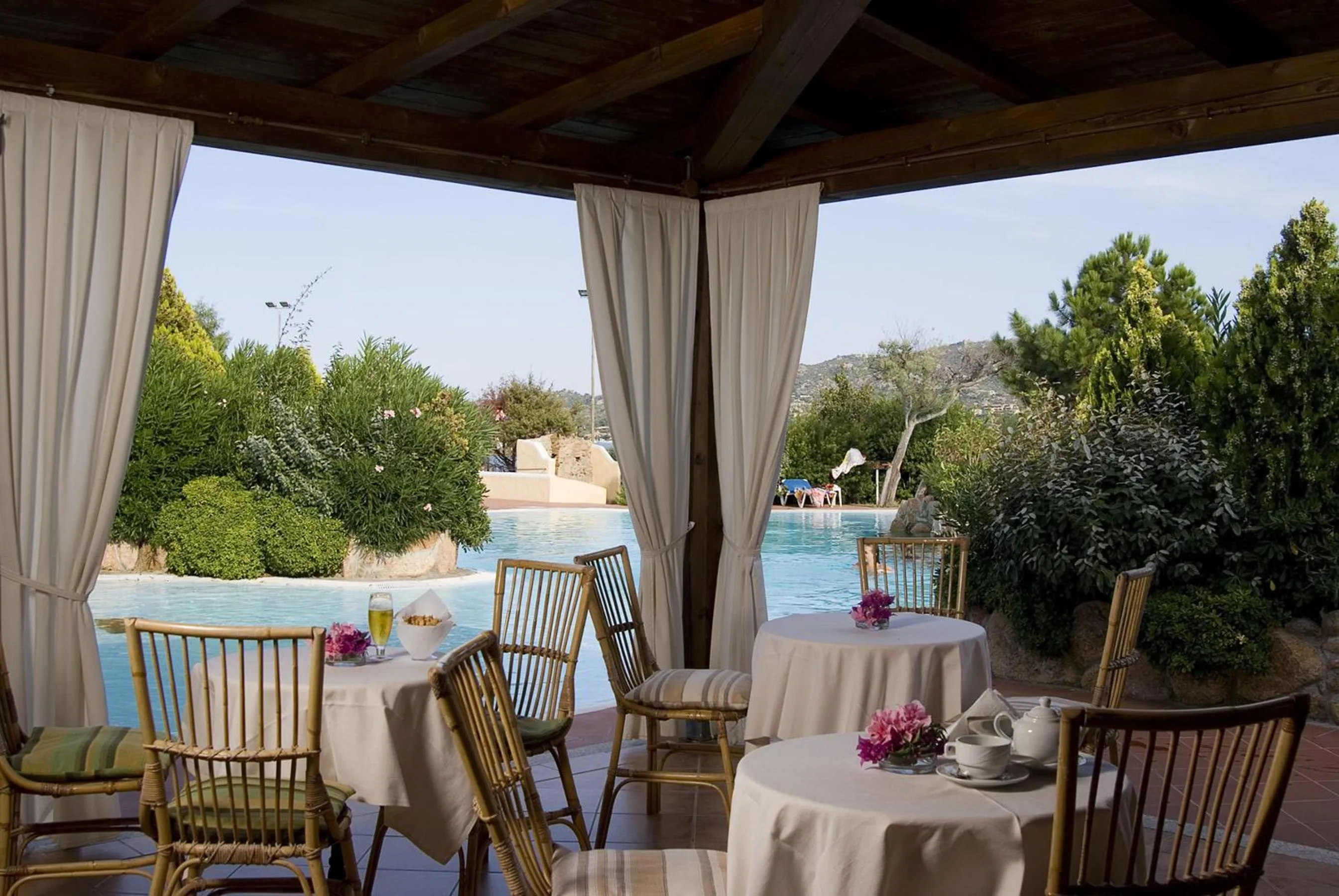 Restaurant/places to eat in Colonna Hotel Du Golf