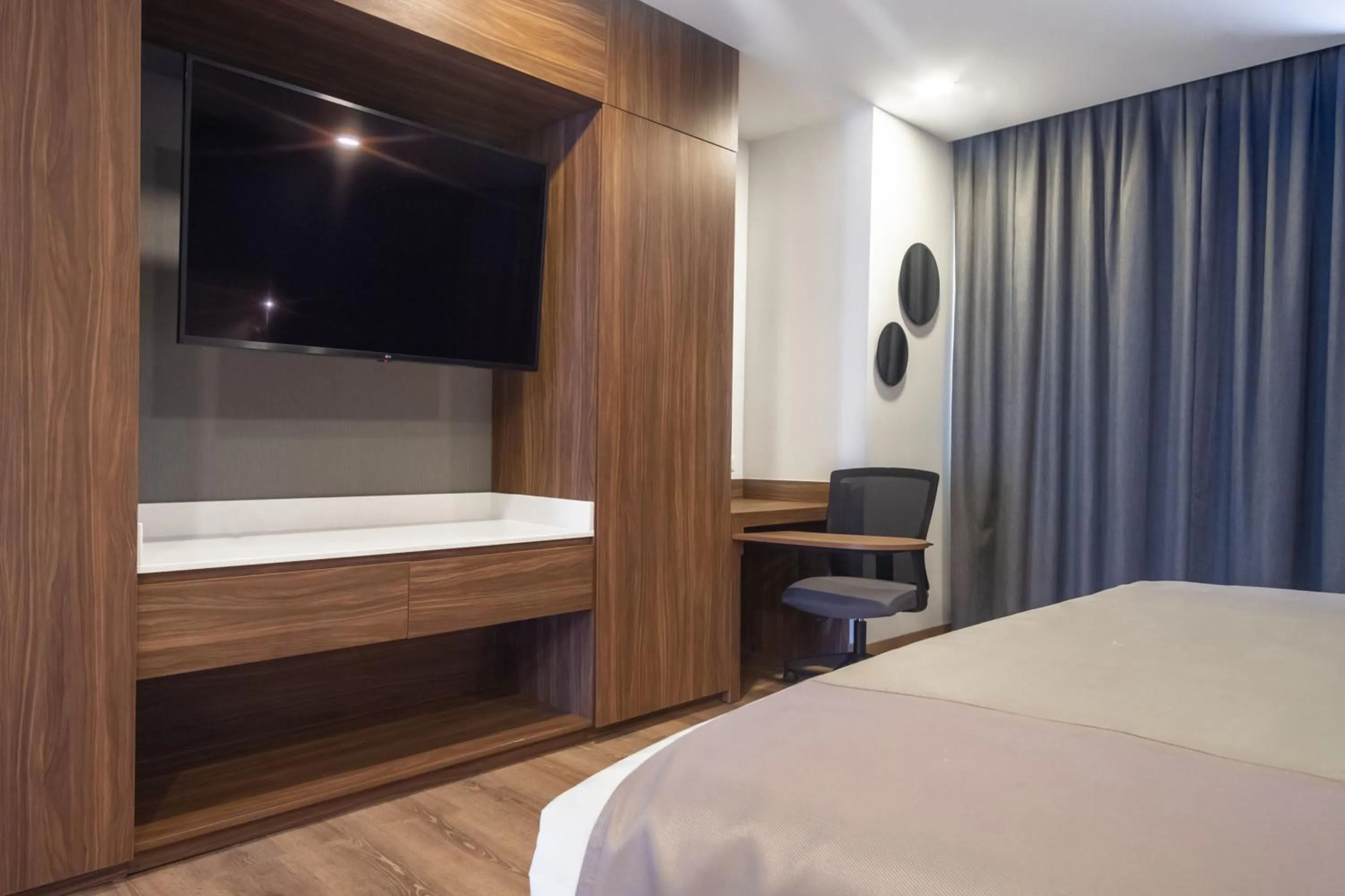 Photo of the whole room, Bed in Sheraton Guadalajara Expo