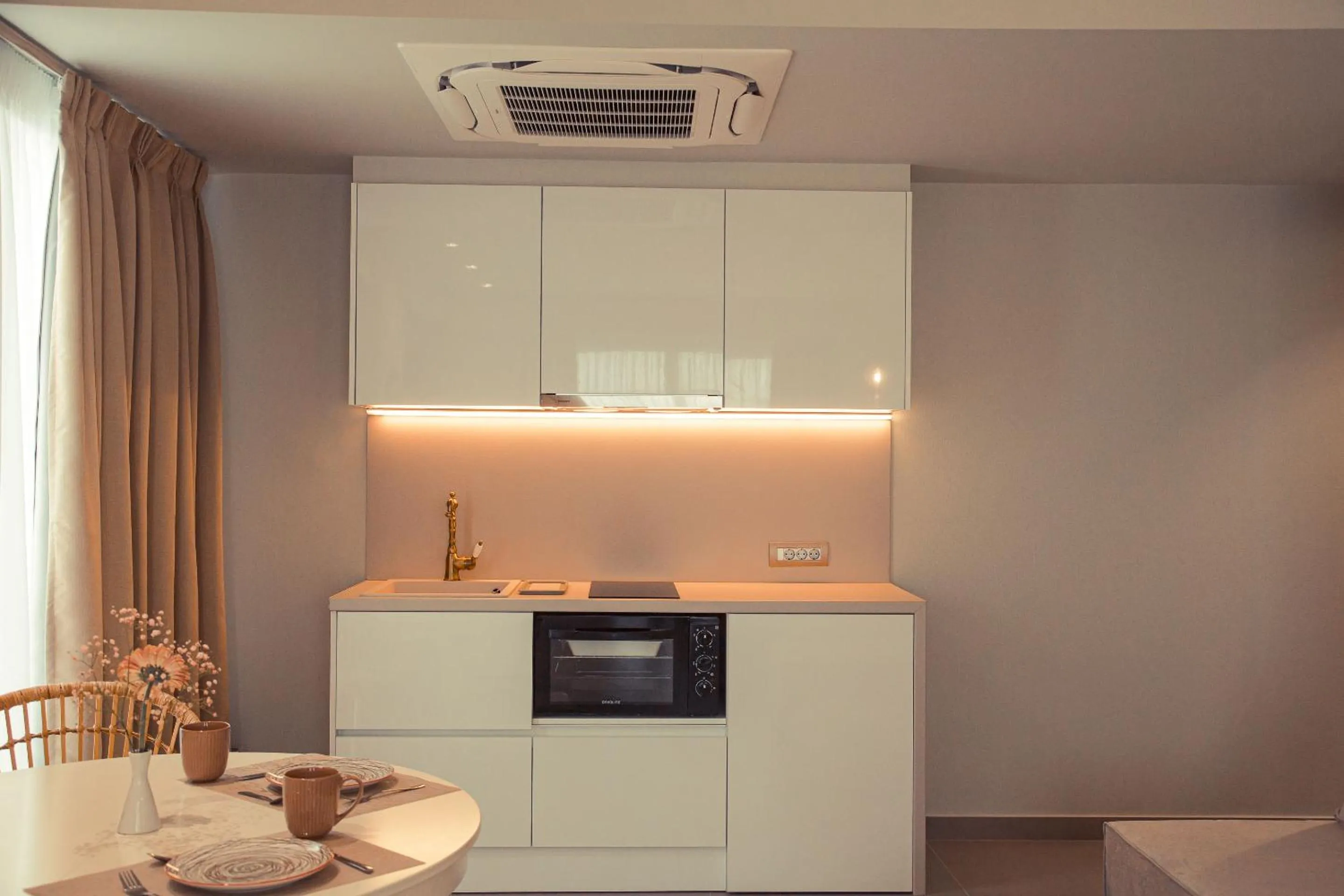 Kitchen or kitchenette in IO Luxury Pool & Hot Tub Suites