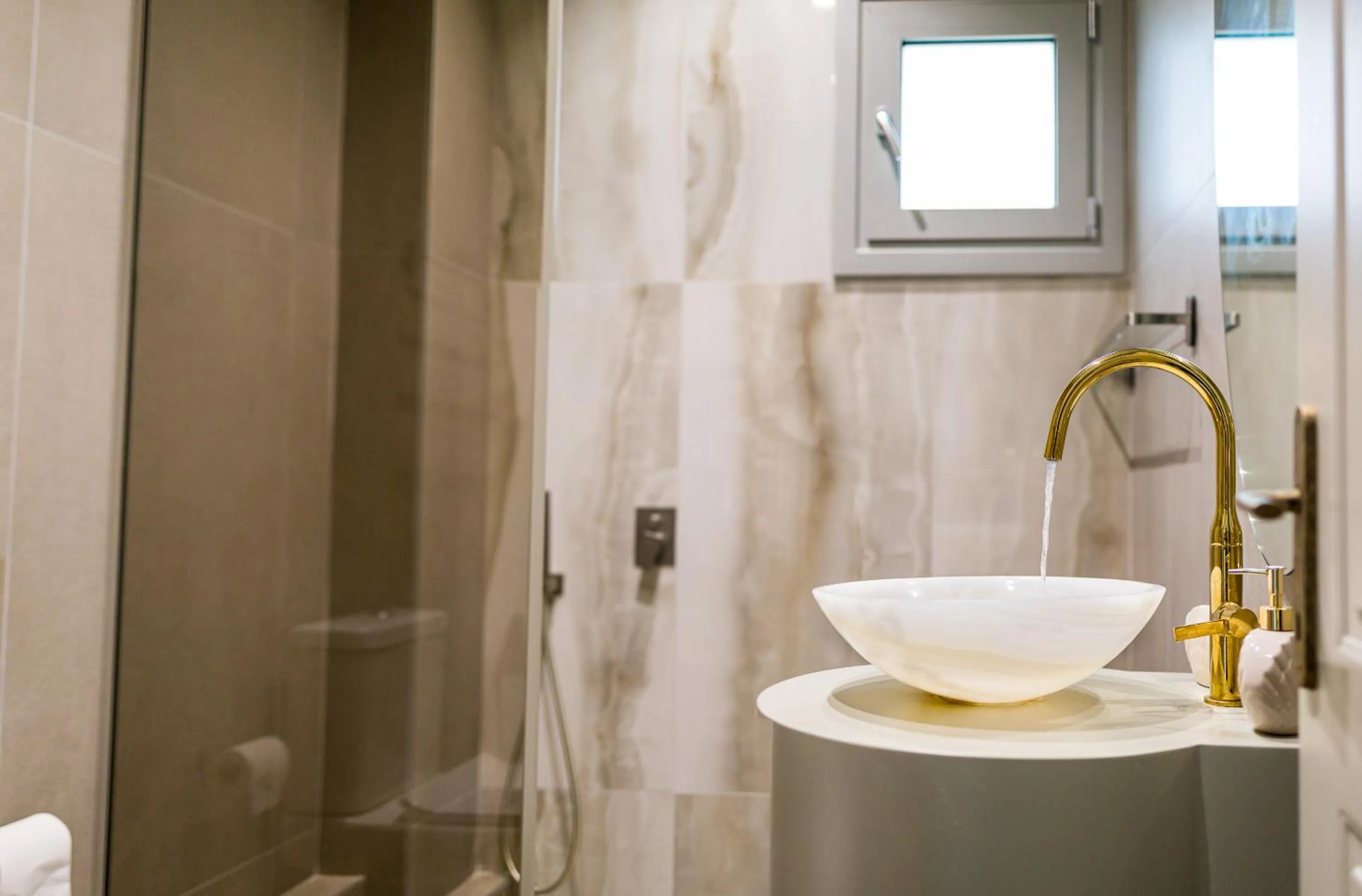 Shower in IO Luxury Pool & Hot Tub Suites