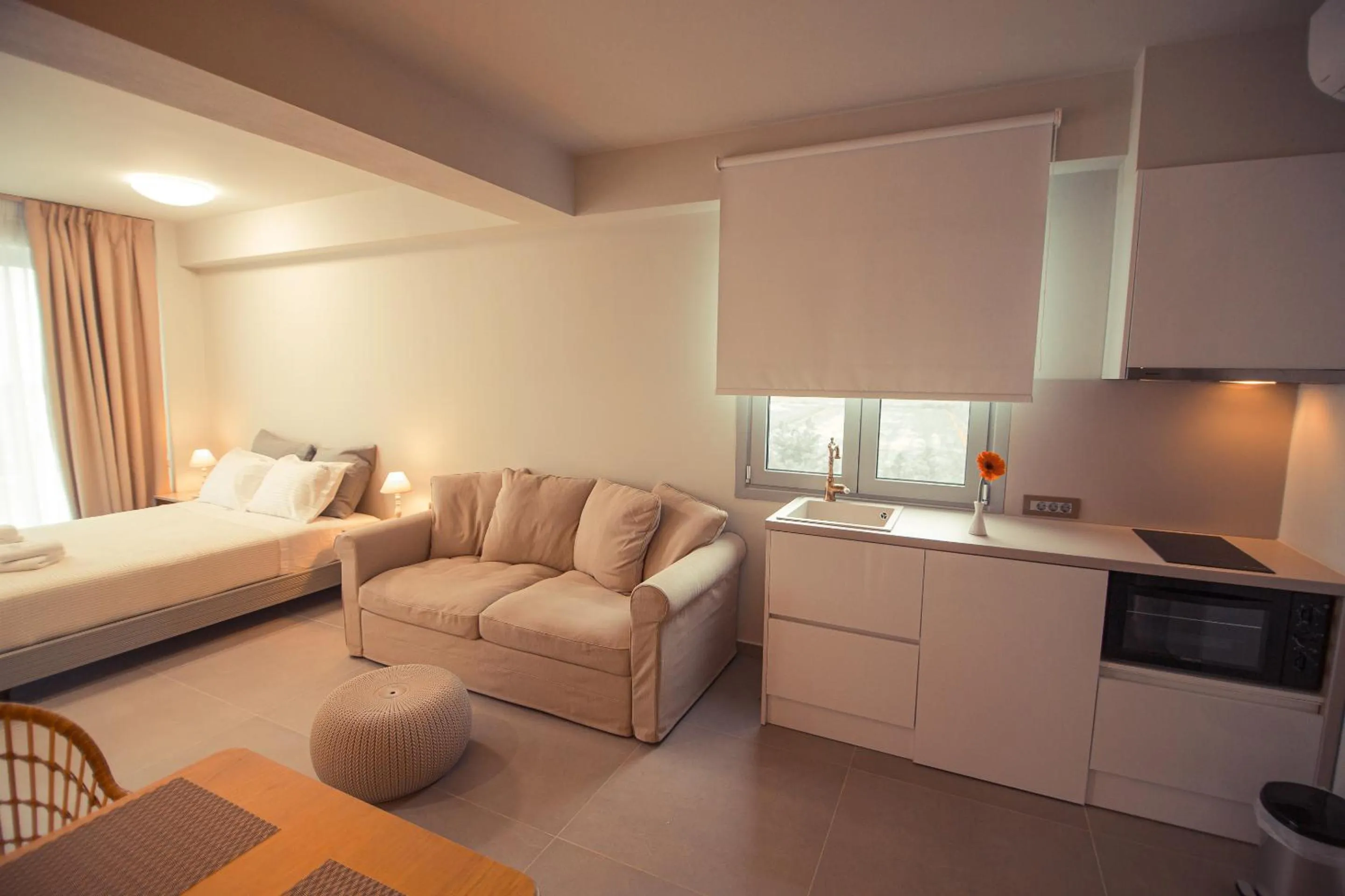 Kitchen or kitchenette in IO Luxury Pool & Hot Tub Suites