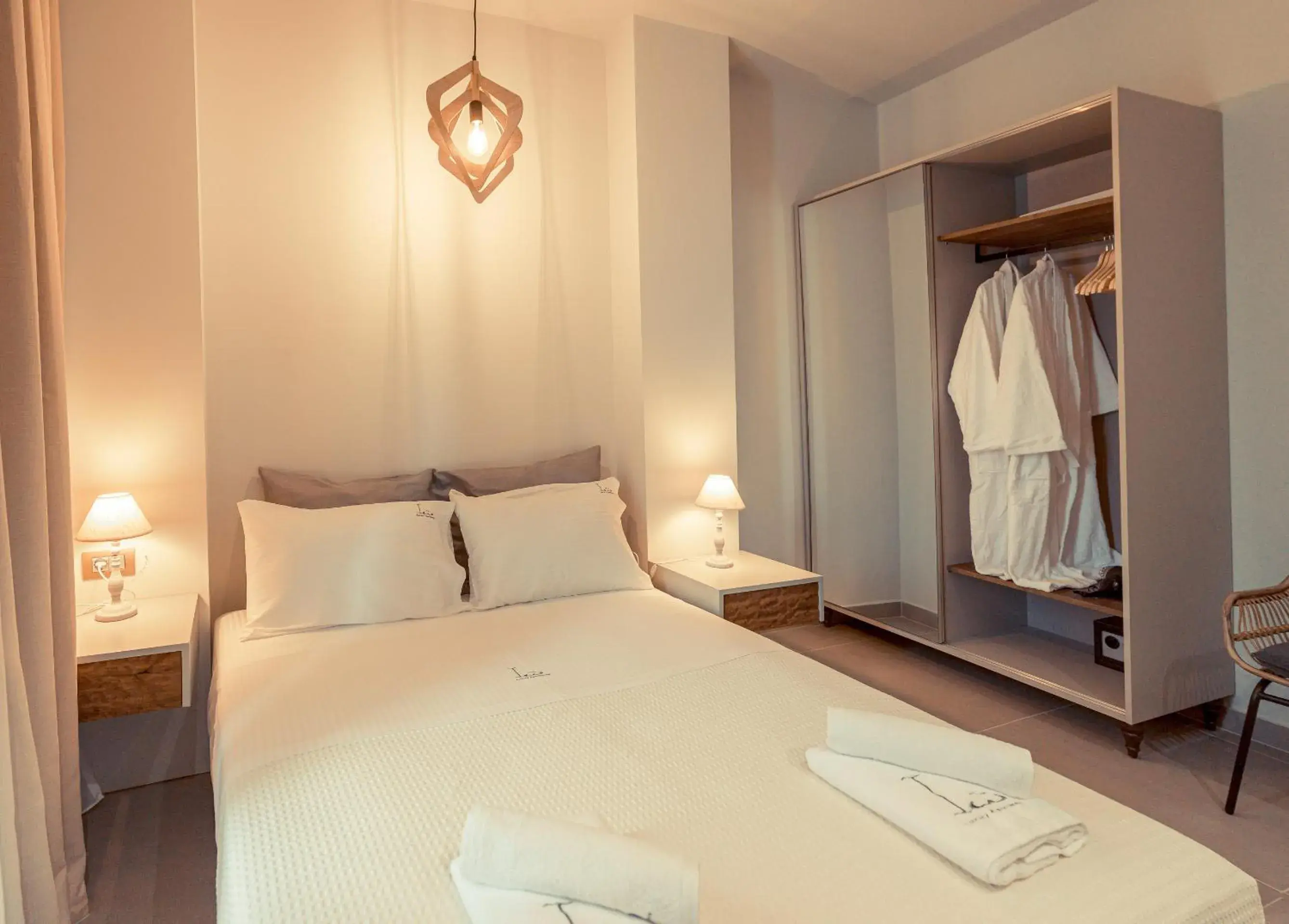 One-Bedroom Suite in IO Luxury Pool & Hot Tub Suites One-Bedroom Suite in IO Luxury Pool & Hot Tub Suites