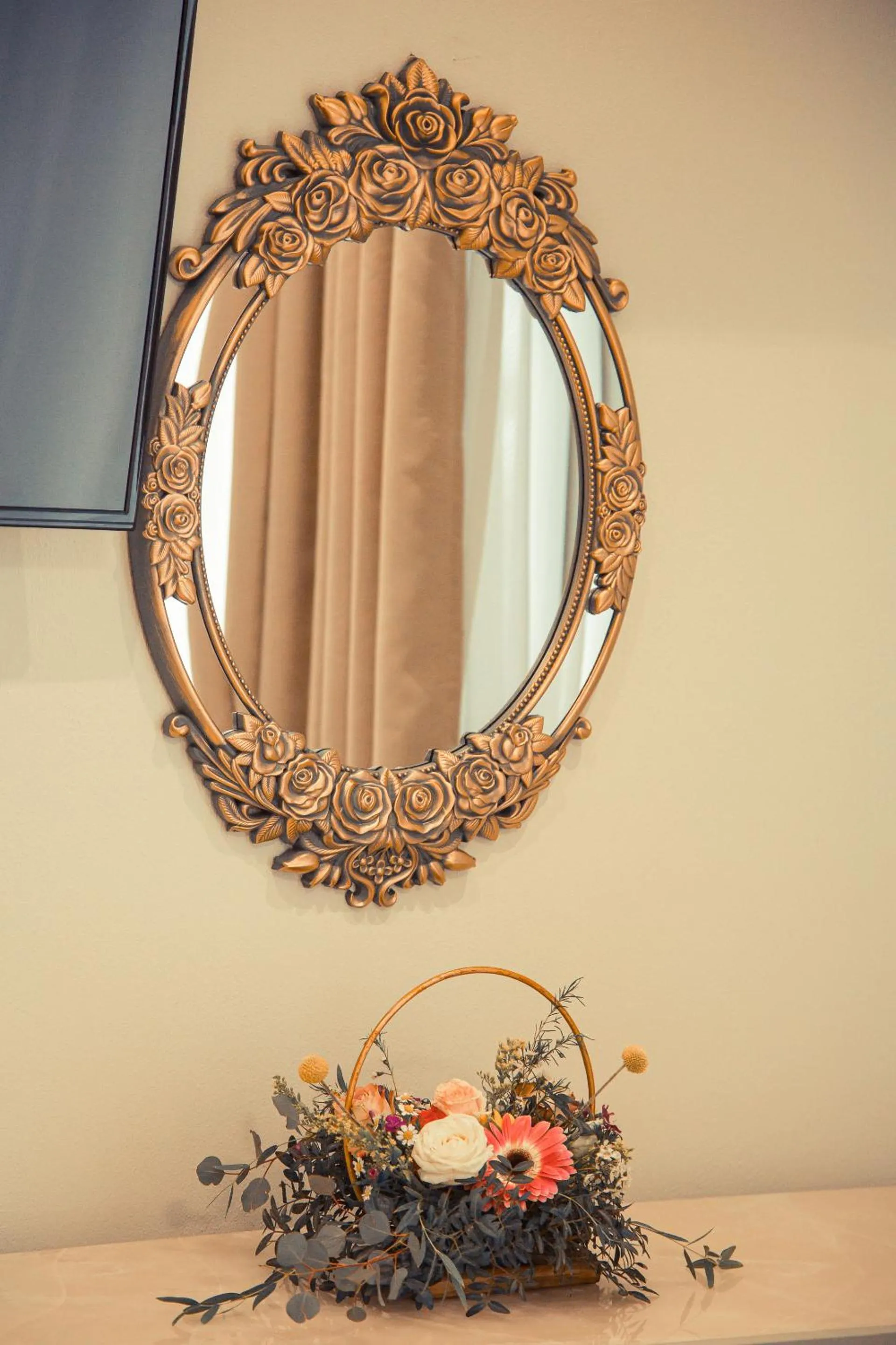 Decorative detail in IO Luxury Pool & Hot Tub Suites