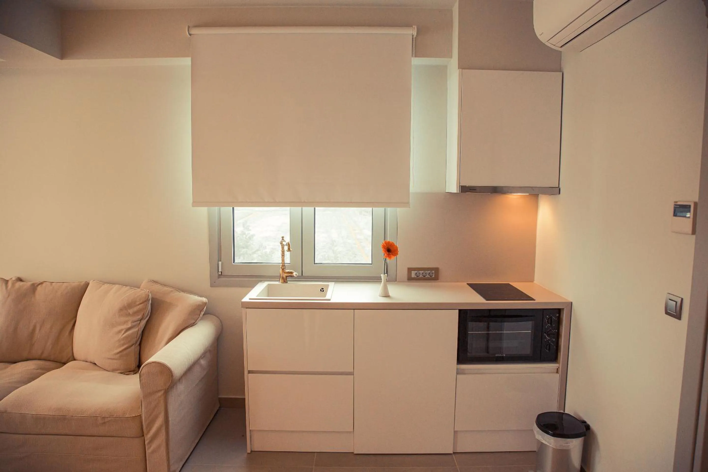 Kitchen or kitchenette in IO Luxury Pool & Hot Tub Suites